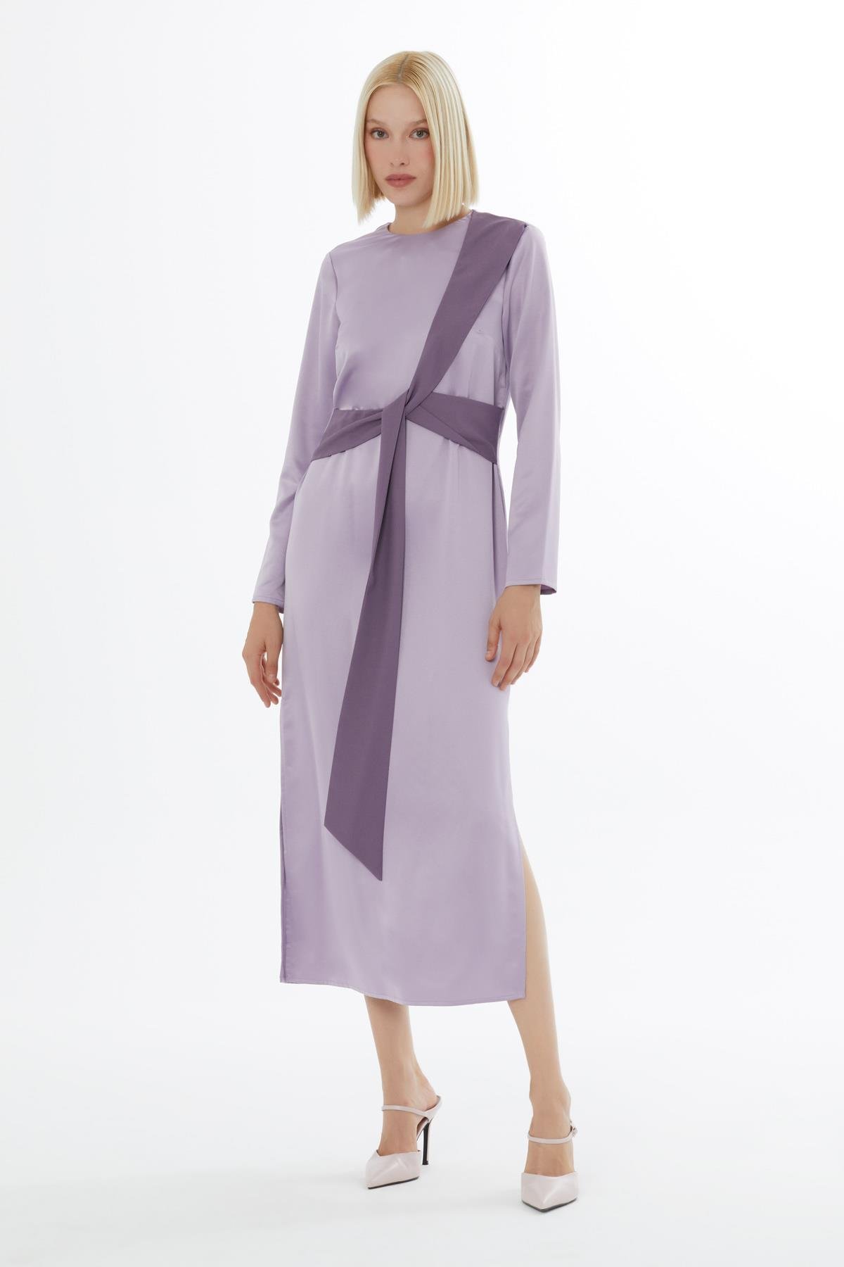 Kontrast Renkli Yandan Yırtmaçlı Midi Boy Haki Elbise