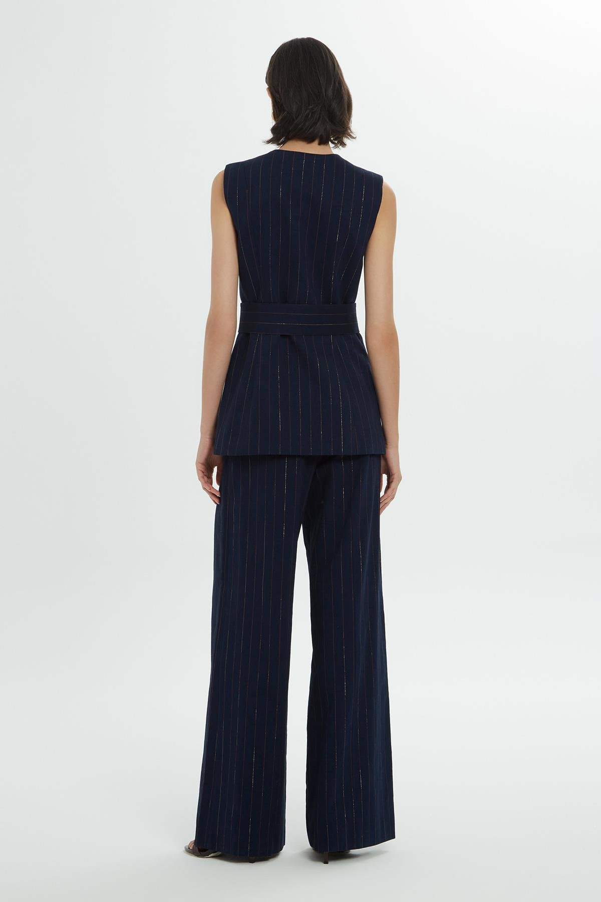 Kruvaze Çizgi Desenli Kemerli Astarlı Yelek