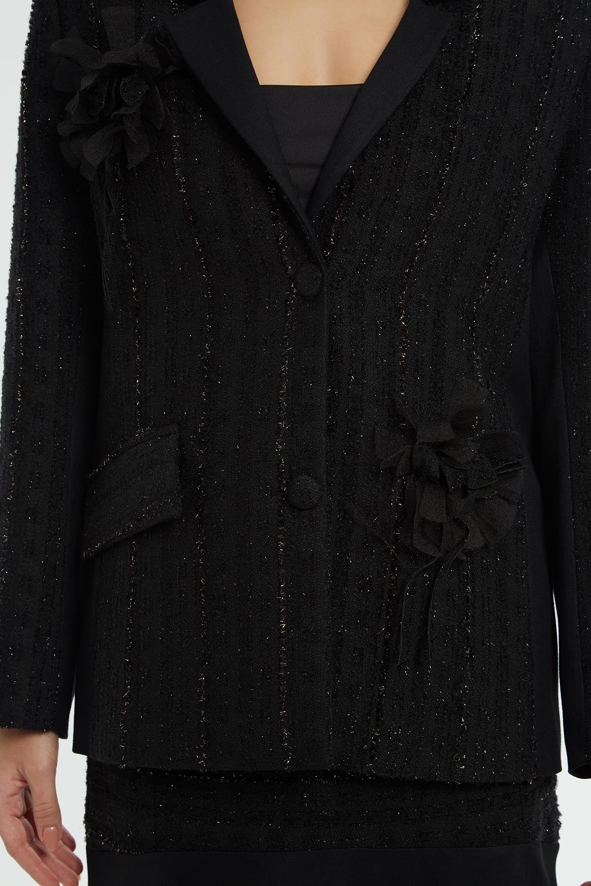 Kruvaze Yakalı Siyah Ceket