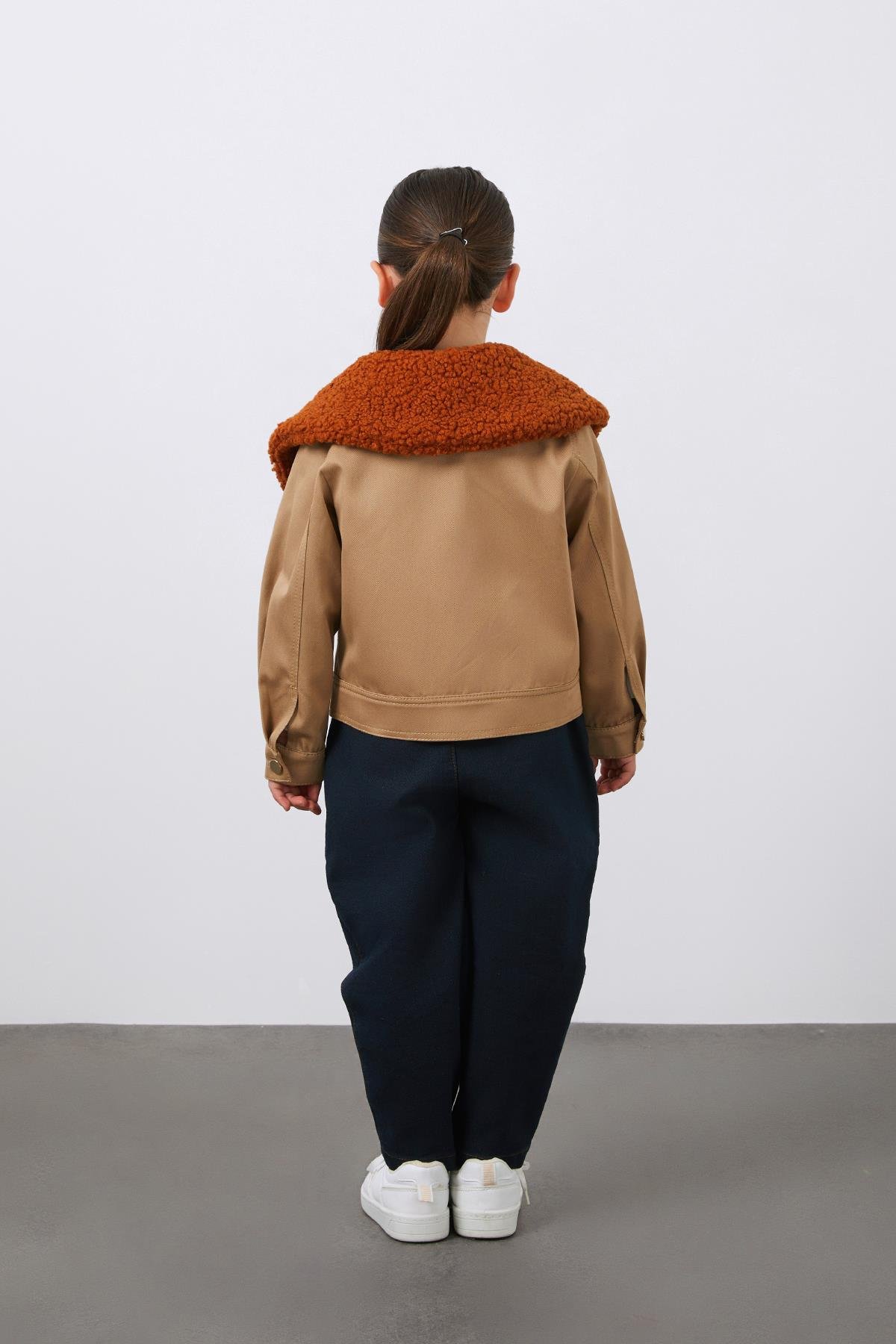 Kürk Bebe Yaka Detaylı Kahverengi Kız Çocuk Ceket