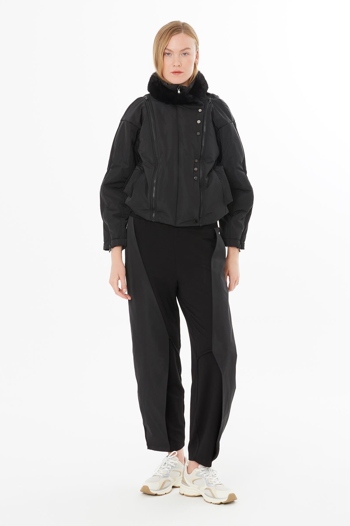 Kürk Yaka Detaylı Kısa Siyah Mont