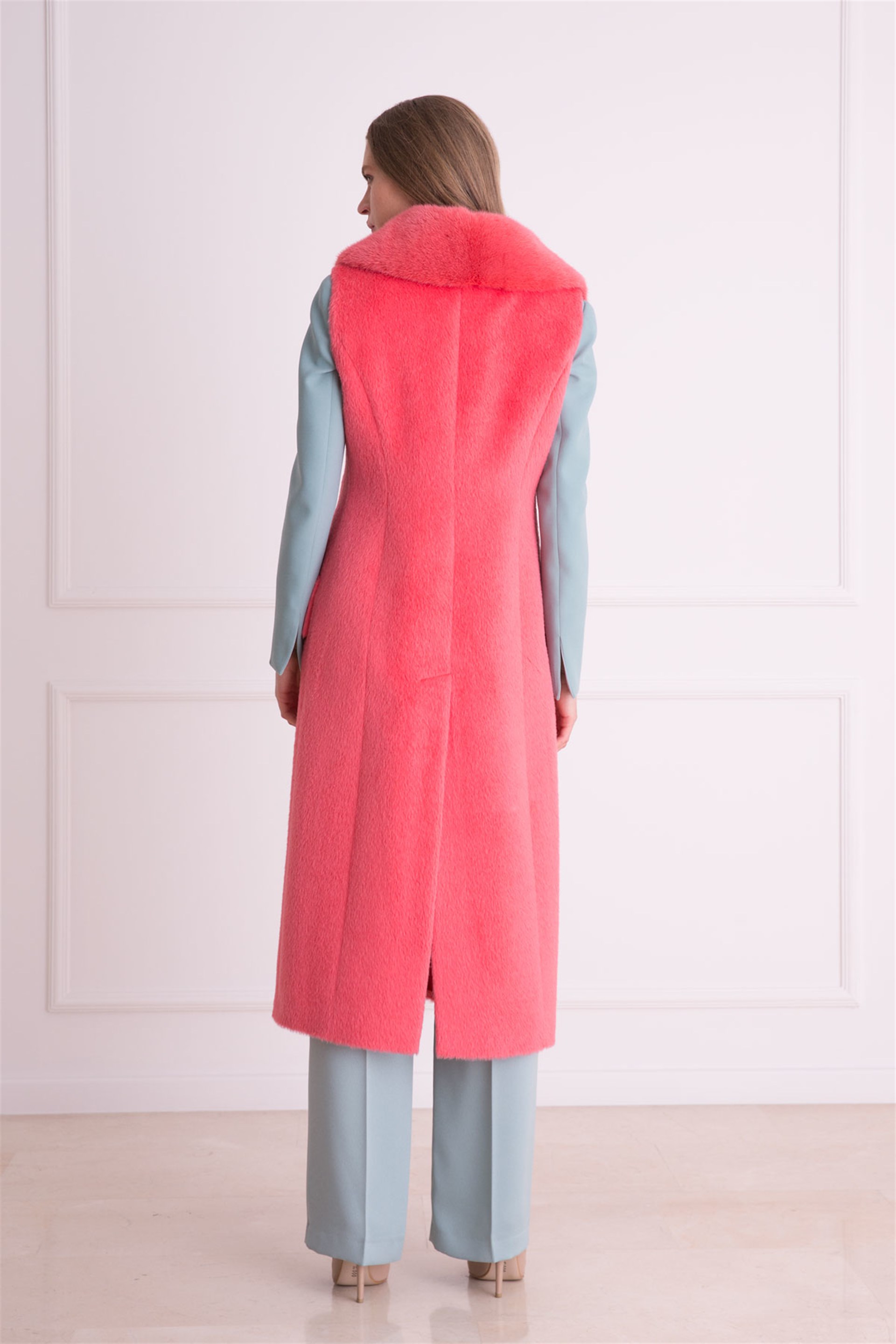 Kürk Yaka Mercan Rengi Alpaka Yün Kaban