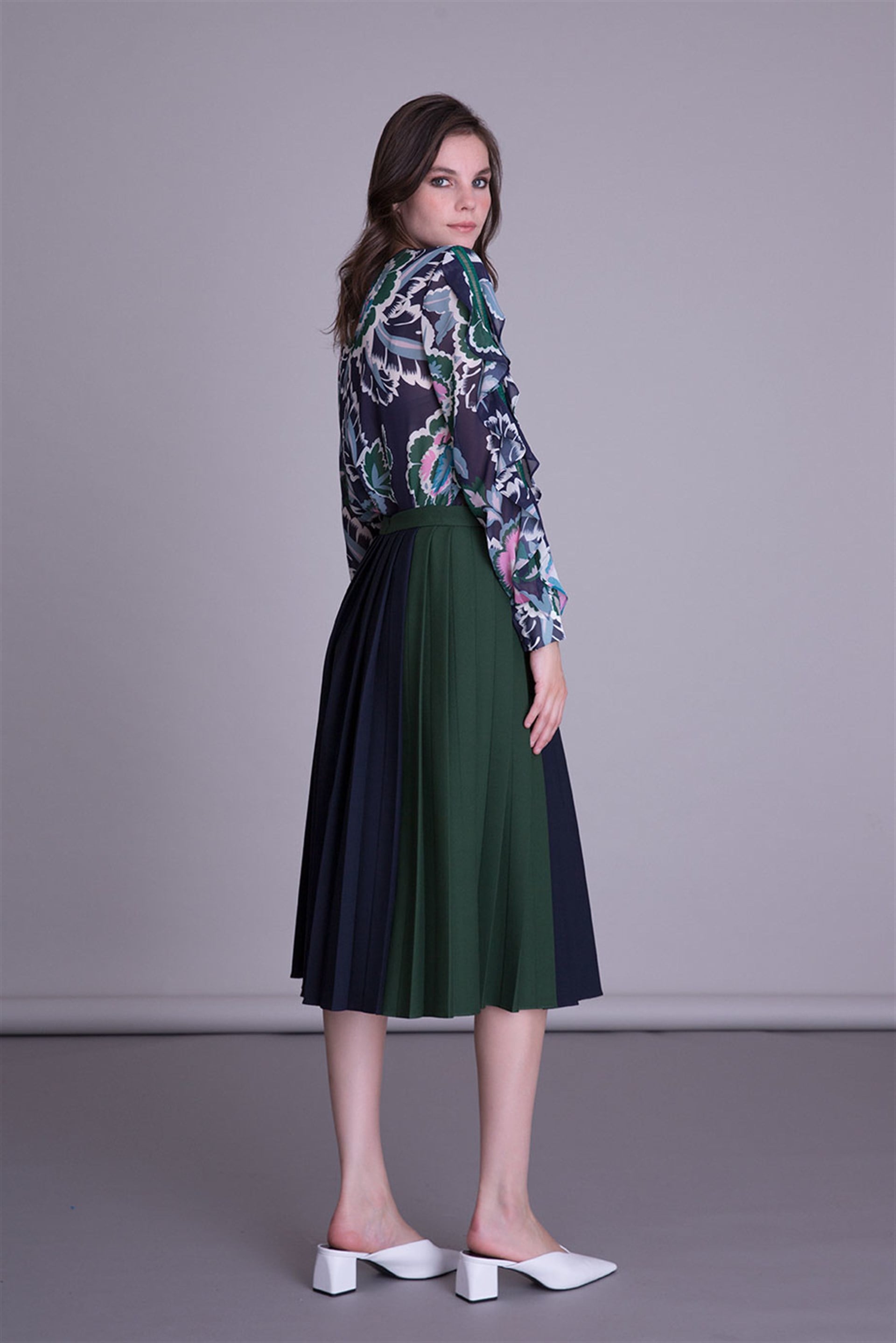 Navy Blue Garnish Pleated Green Skirt