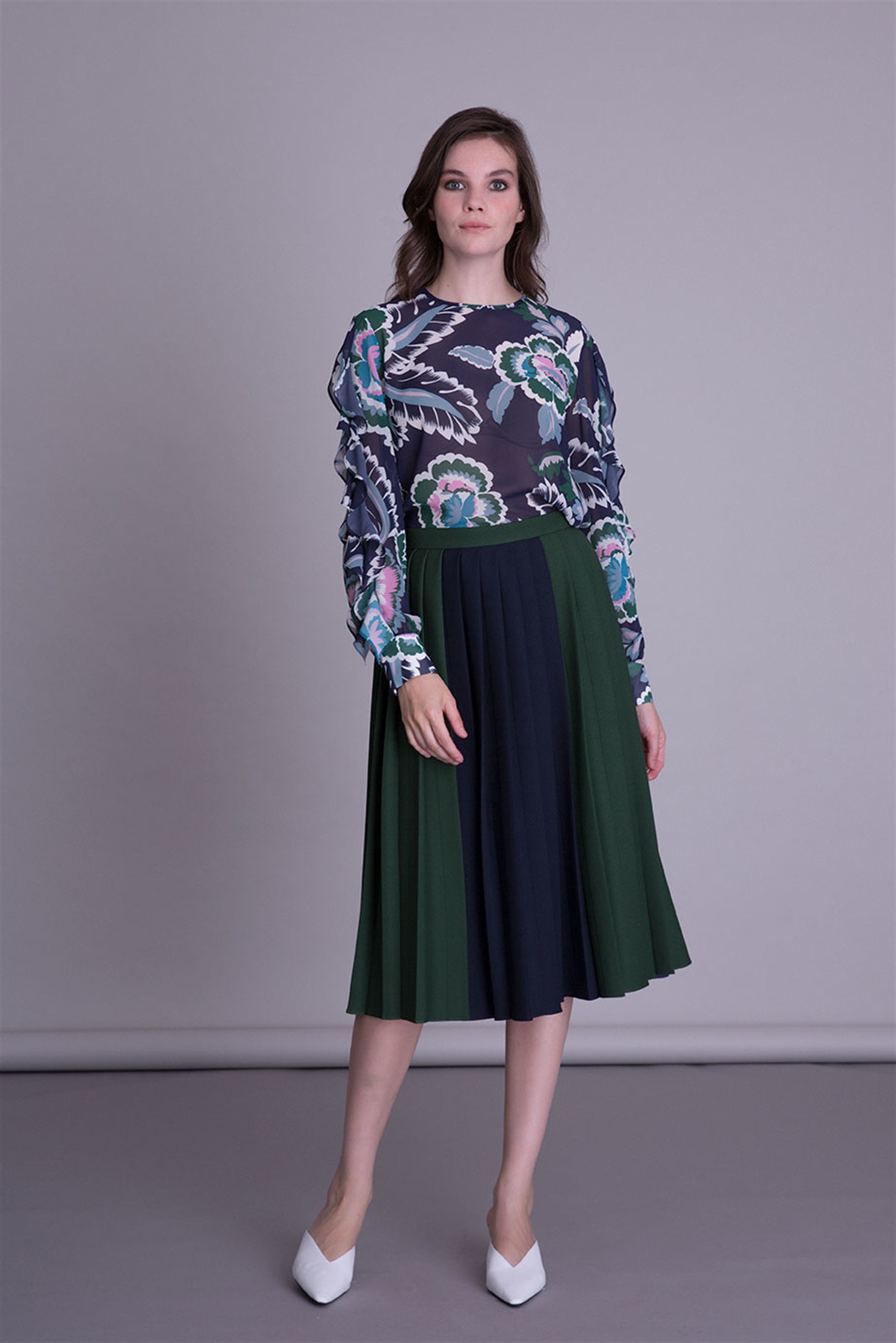 Navy Blue Garnish Pleated Green Skirt