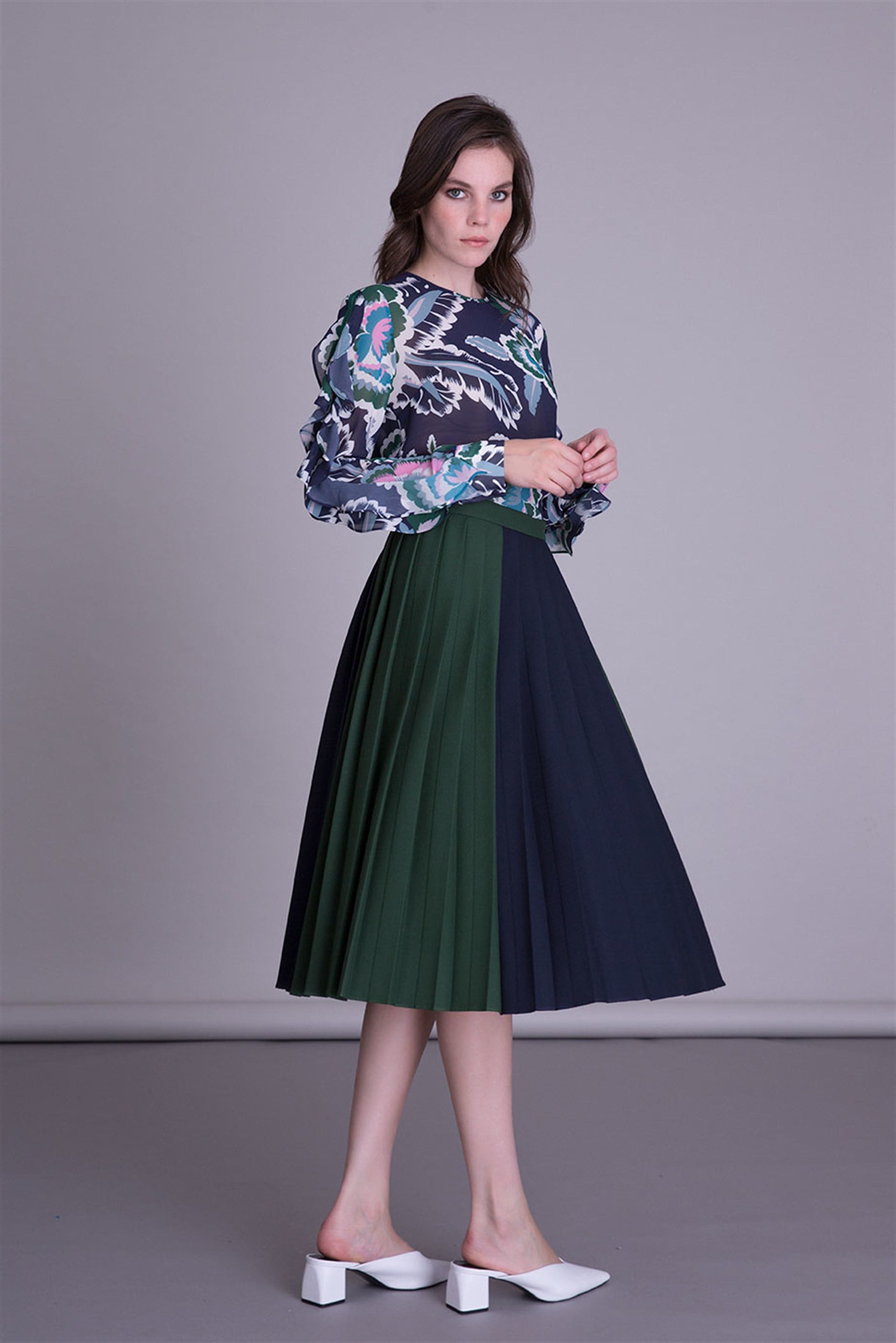 Navy Blue Garnish Pleated Green Skirt