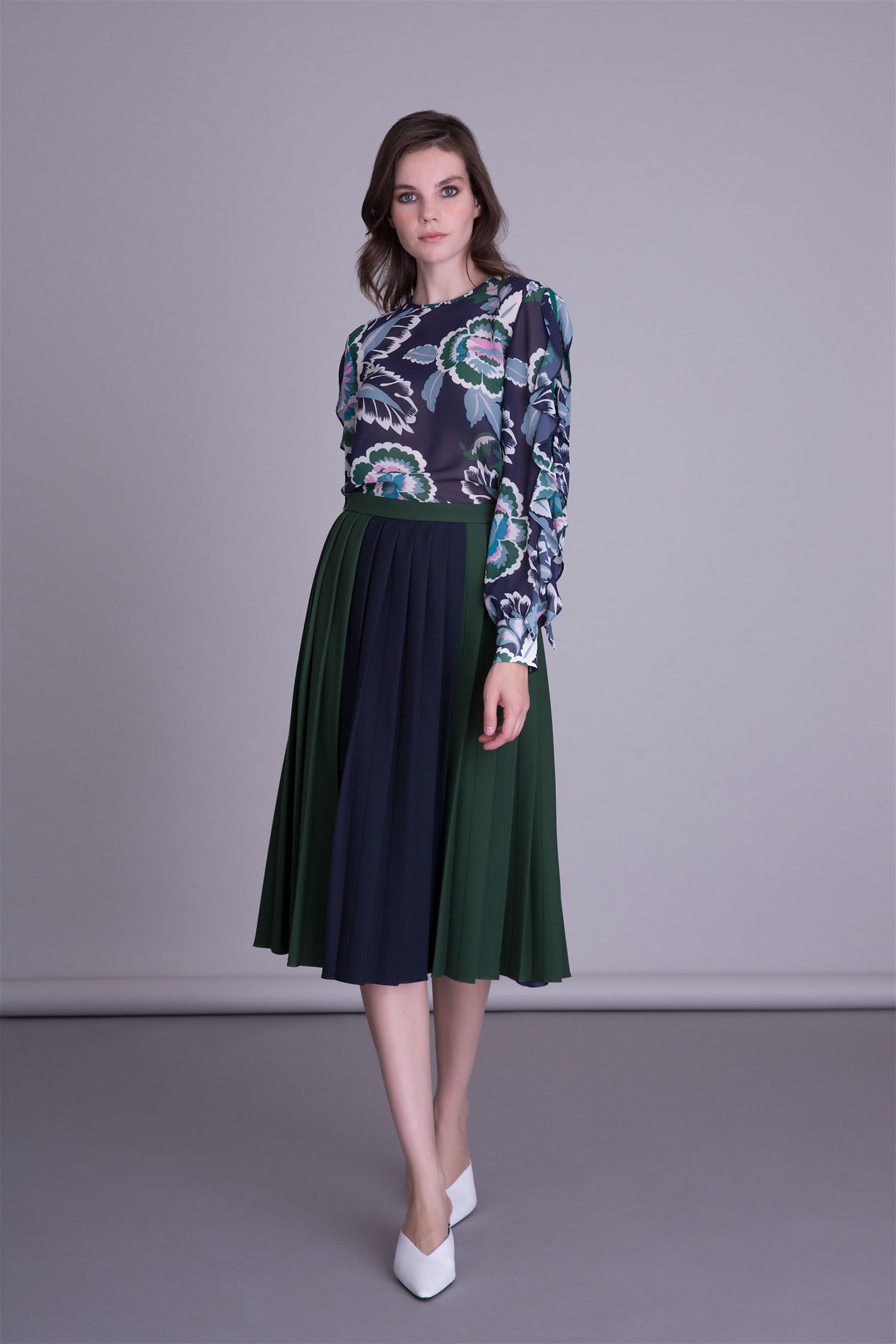 Navy Blue Garnish Pleated Green Skirt