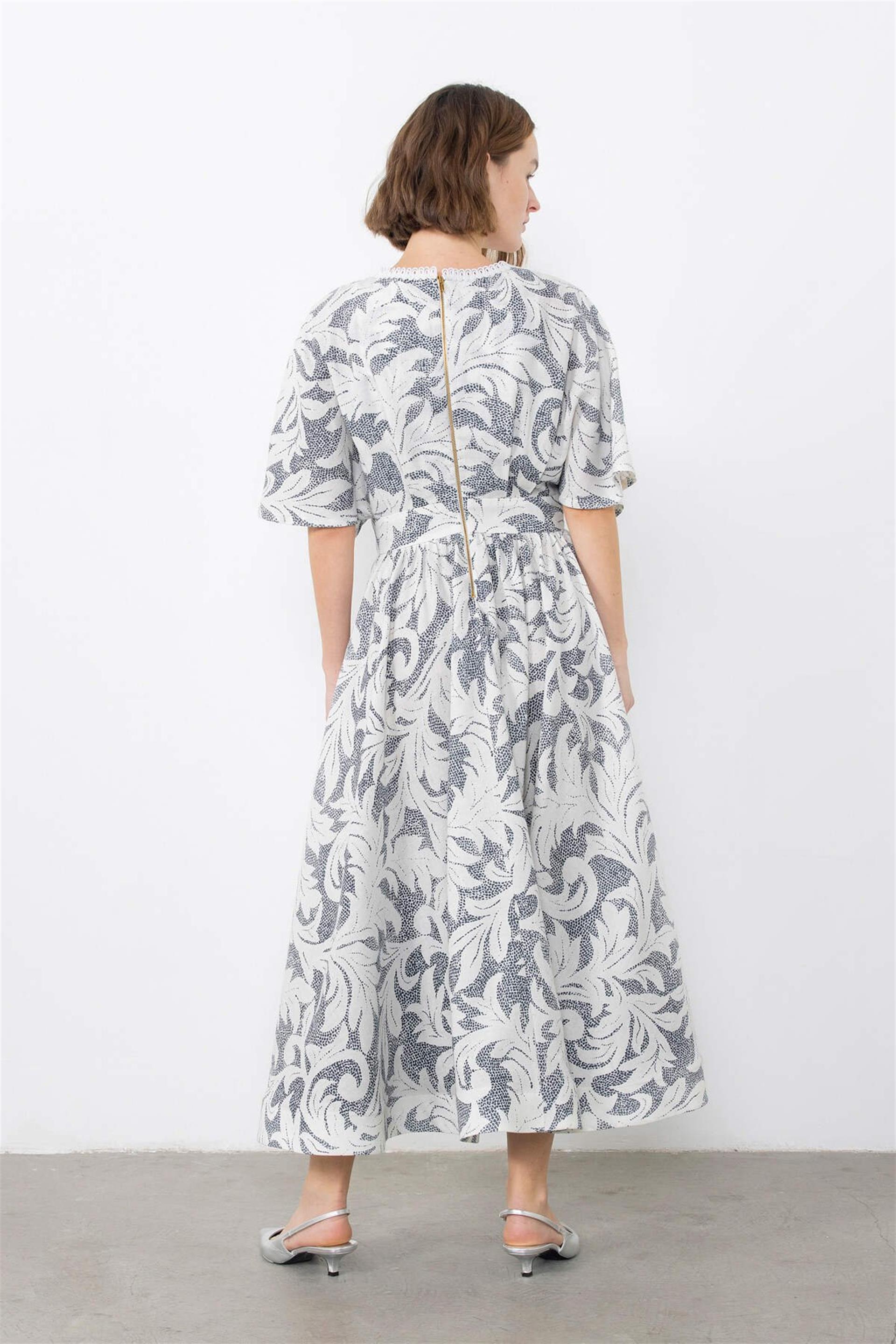 Derin V Yaka Serit Aksesuarlı Düşük Kol Lacivert Elbise