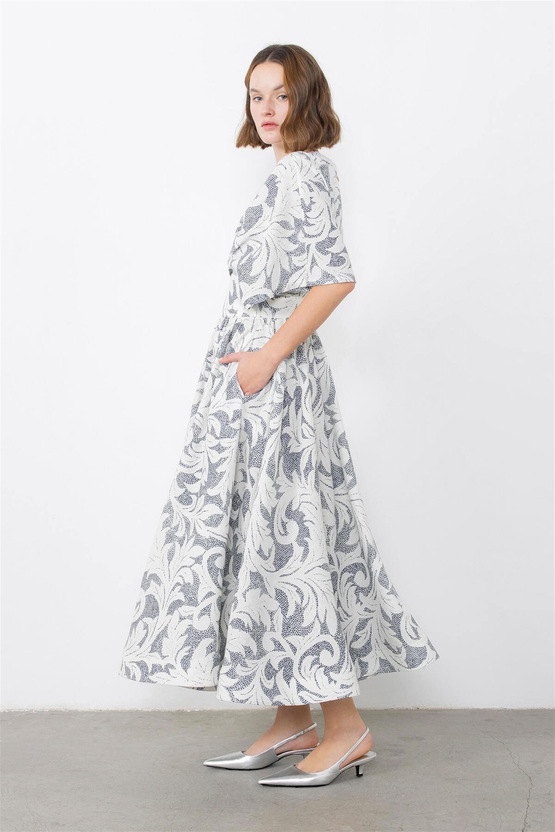 Derin V Yaka Serit Aksesuarlı Düşük Kol Lacivert Elbise