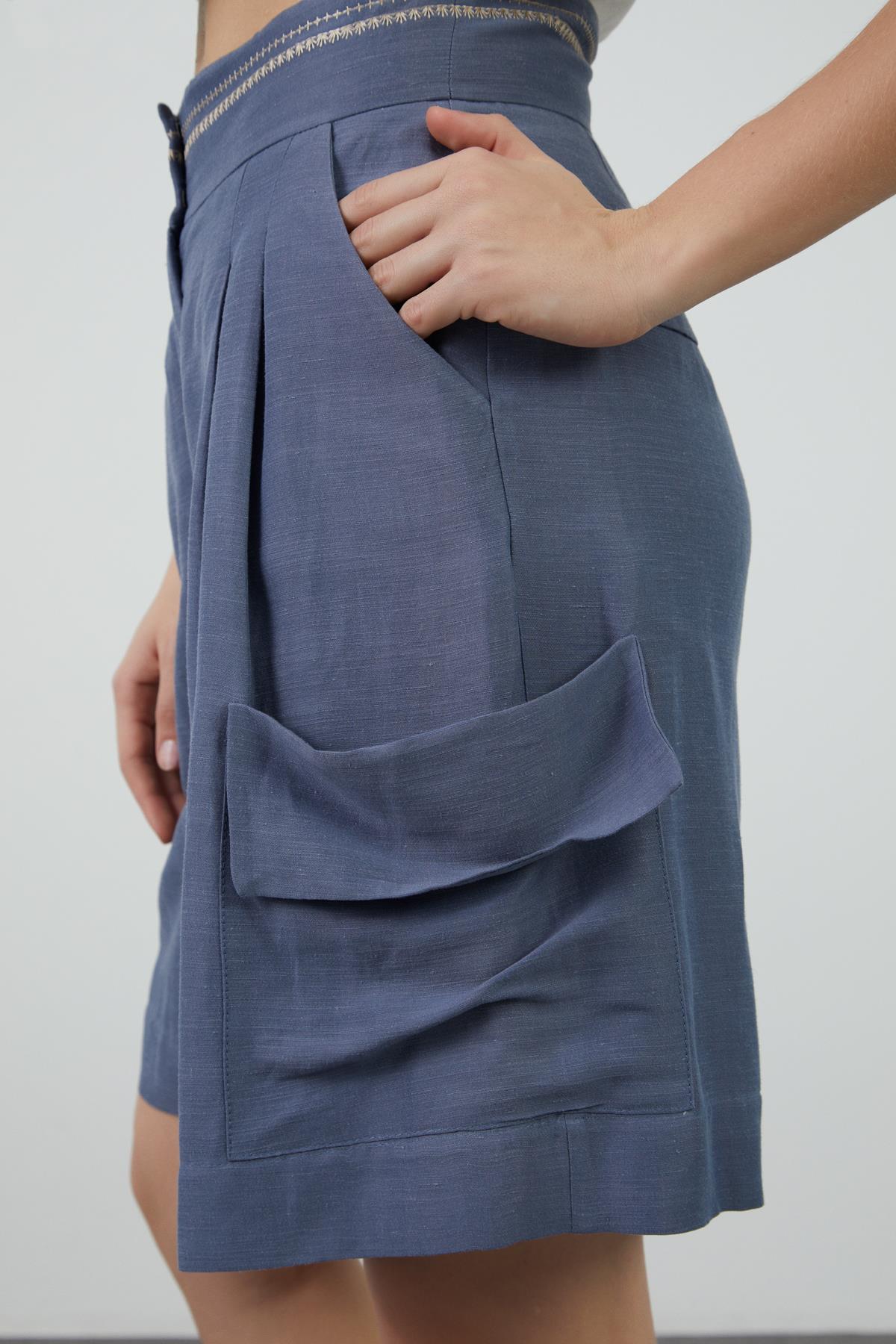 Mavi Mini Ekru Şort