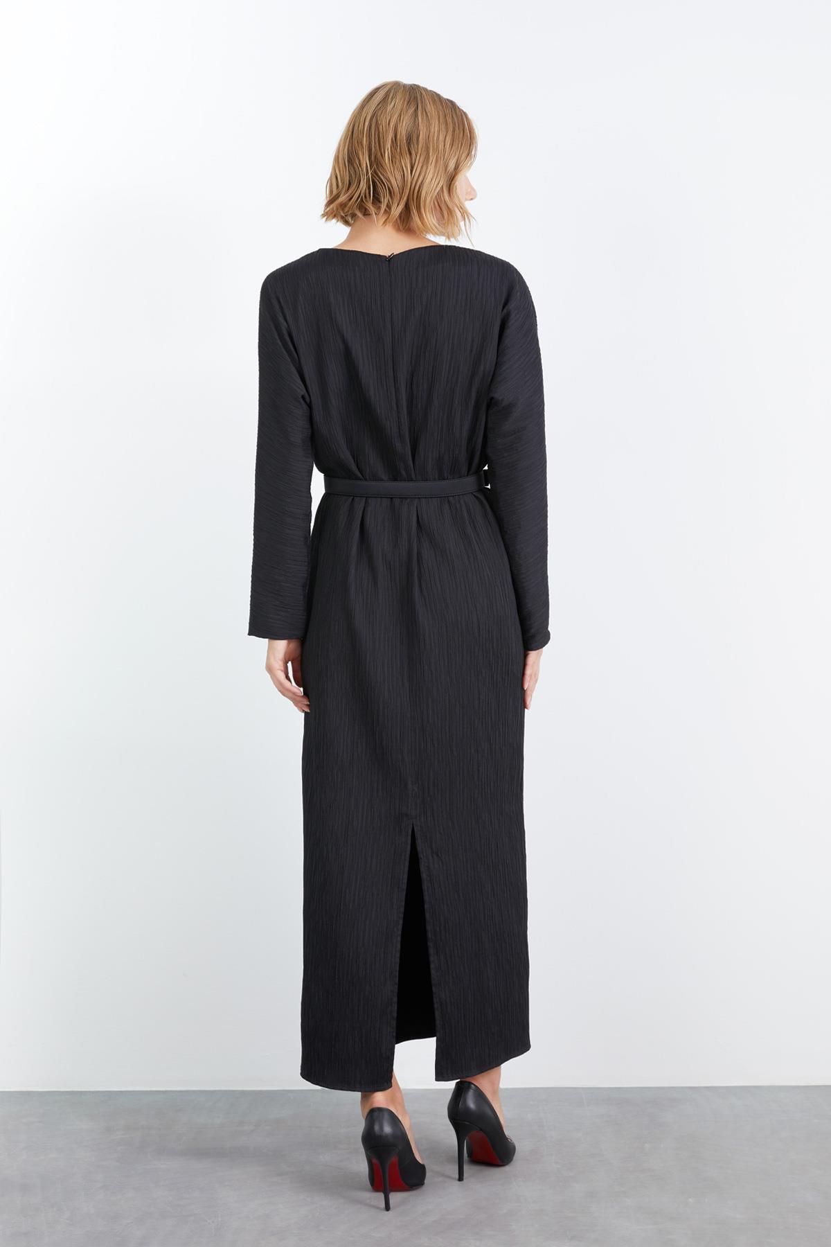 Maxi Boy Arkası Yırtmaçlı Siyah Elbise