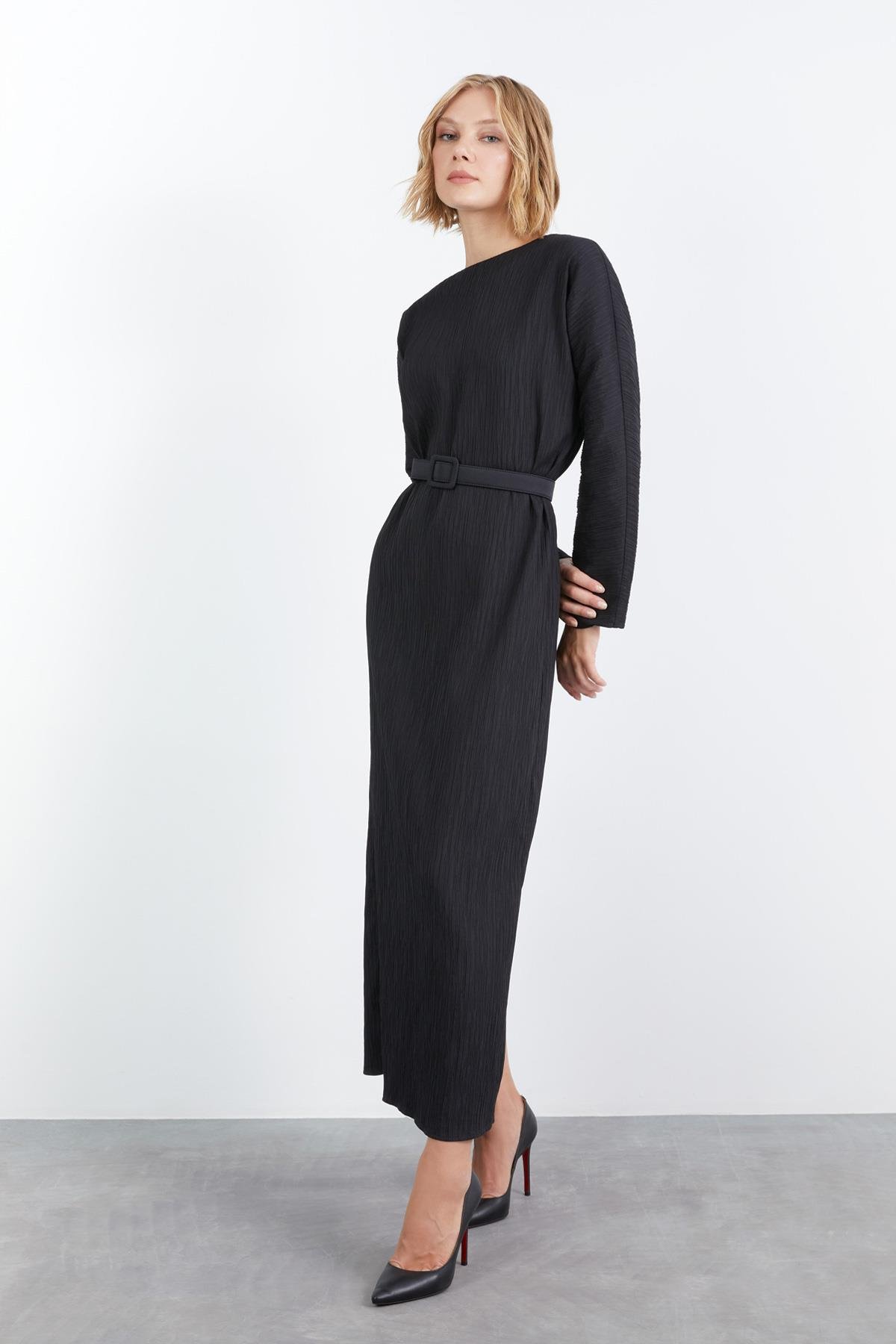 Maxi Boy Arkası Yırtmaçlı Siyah Elbise