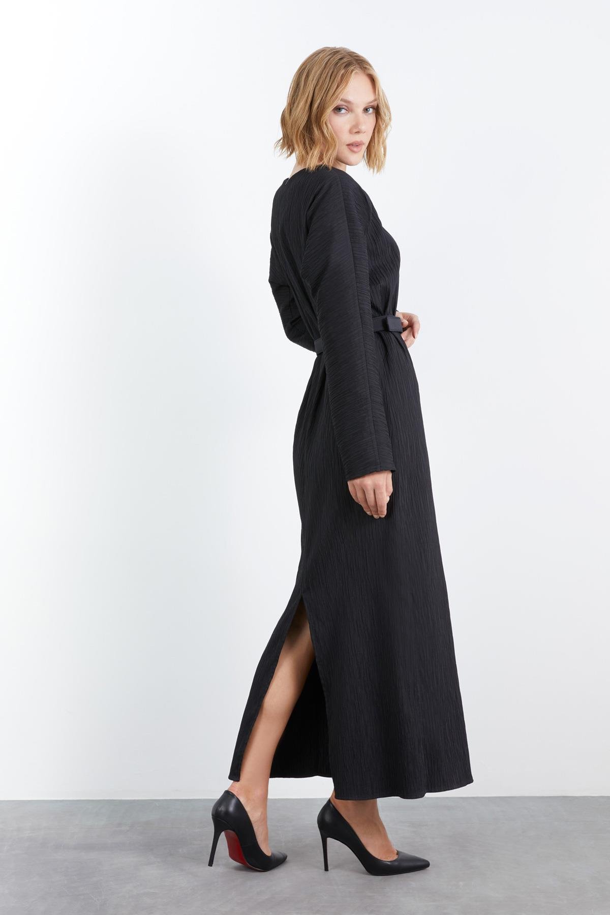 Maxi Boy Arkası Yırtmaçlı Siyah Elbise