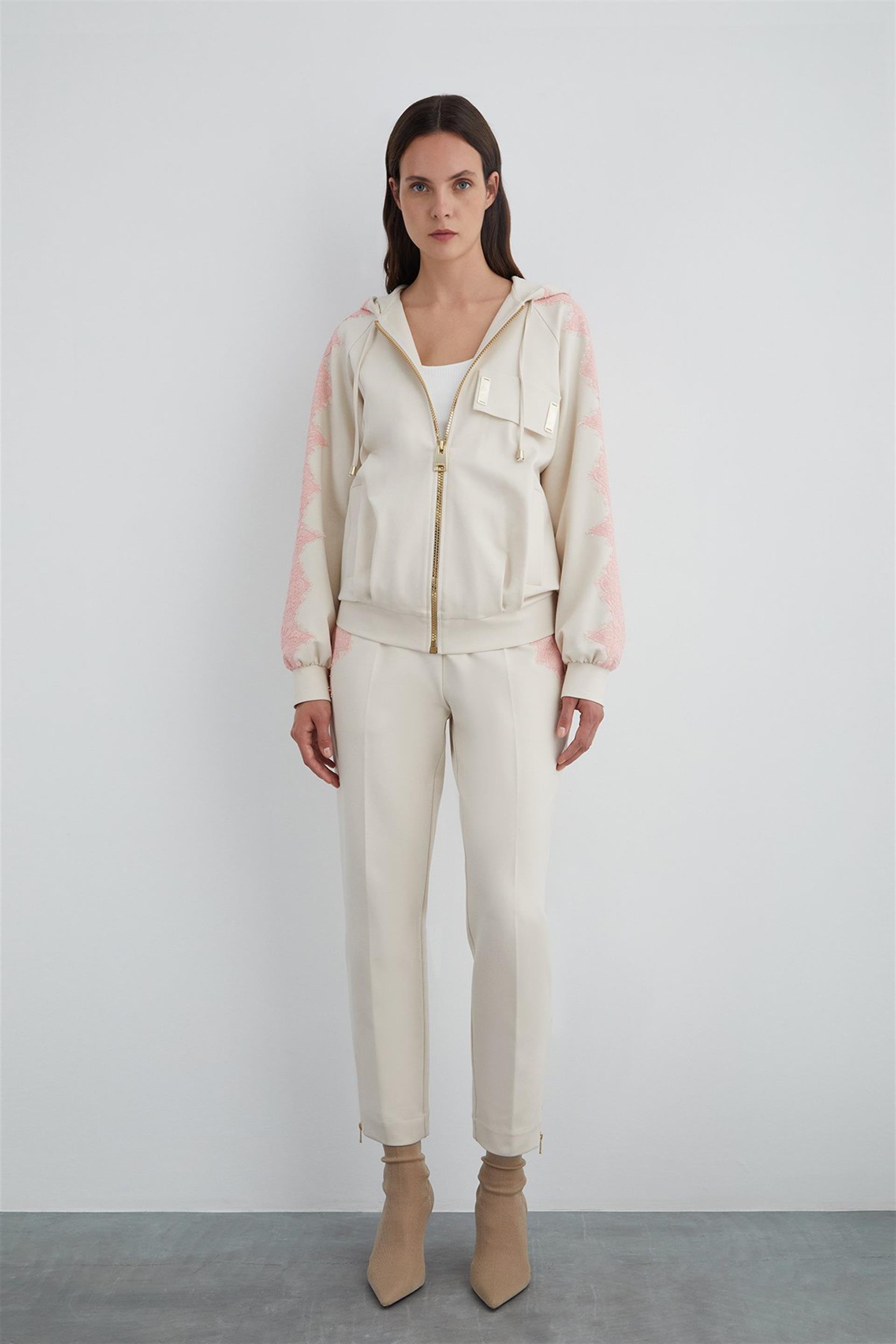 Metal Aksesuarlı Dantel Detay Kapüşonlu Hırka