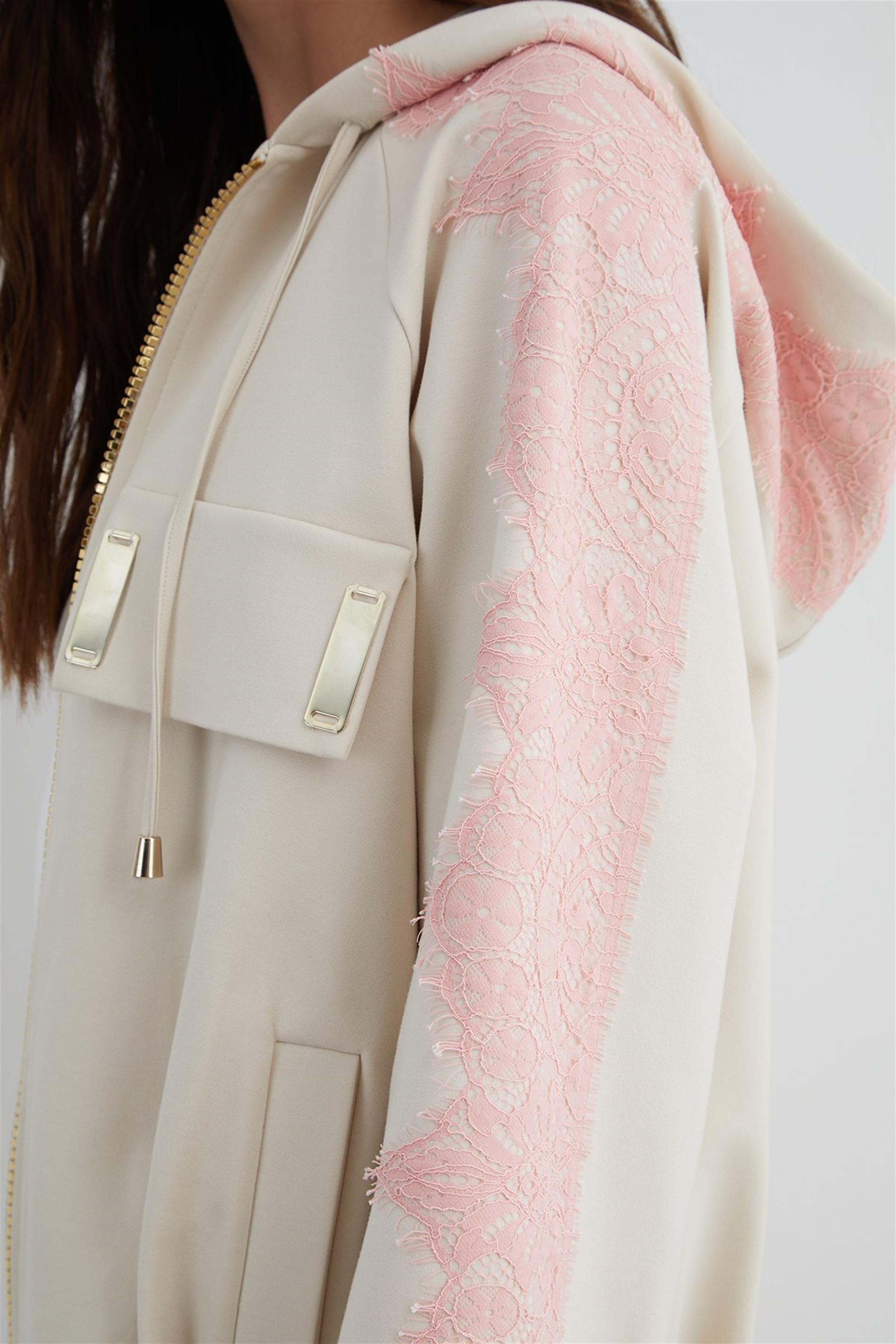 Metal Aksesuarlı Dantel Detay Kapüşonlu Hırka