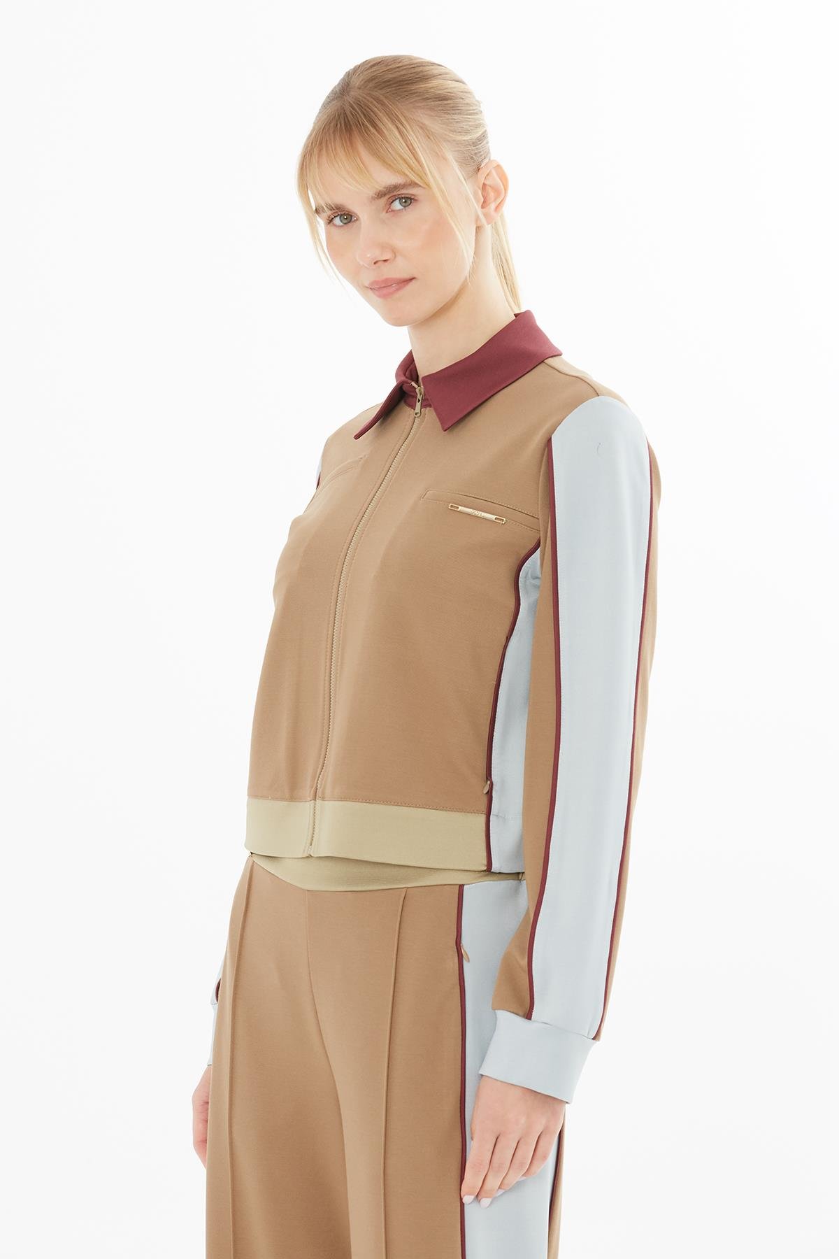 Metal Logo Detaylı Kahverengi Ceket