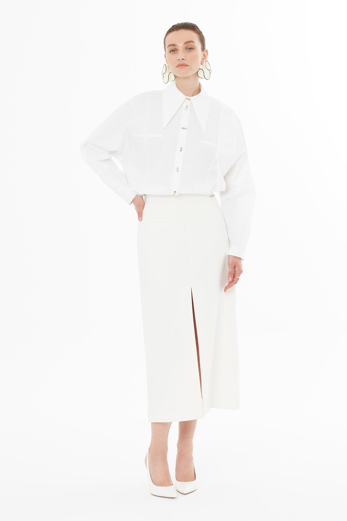 Metal Logo Detaylı Yırtmaçlı Ekru Kalem Etek