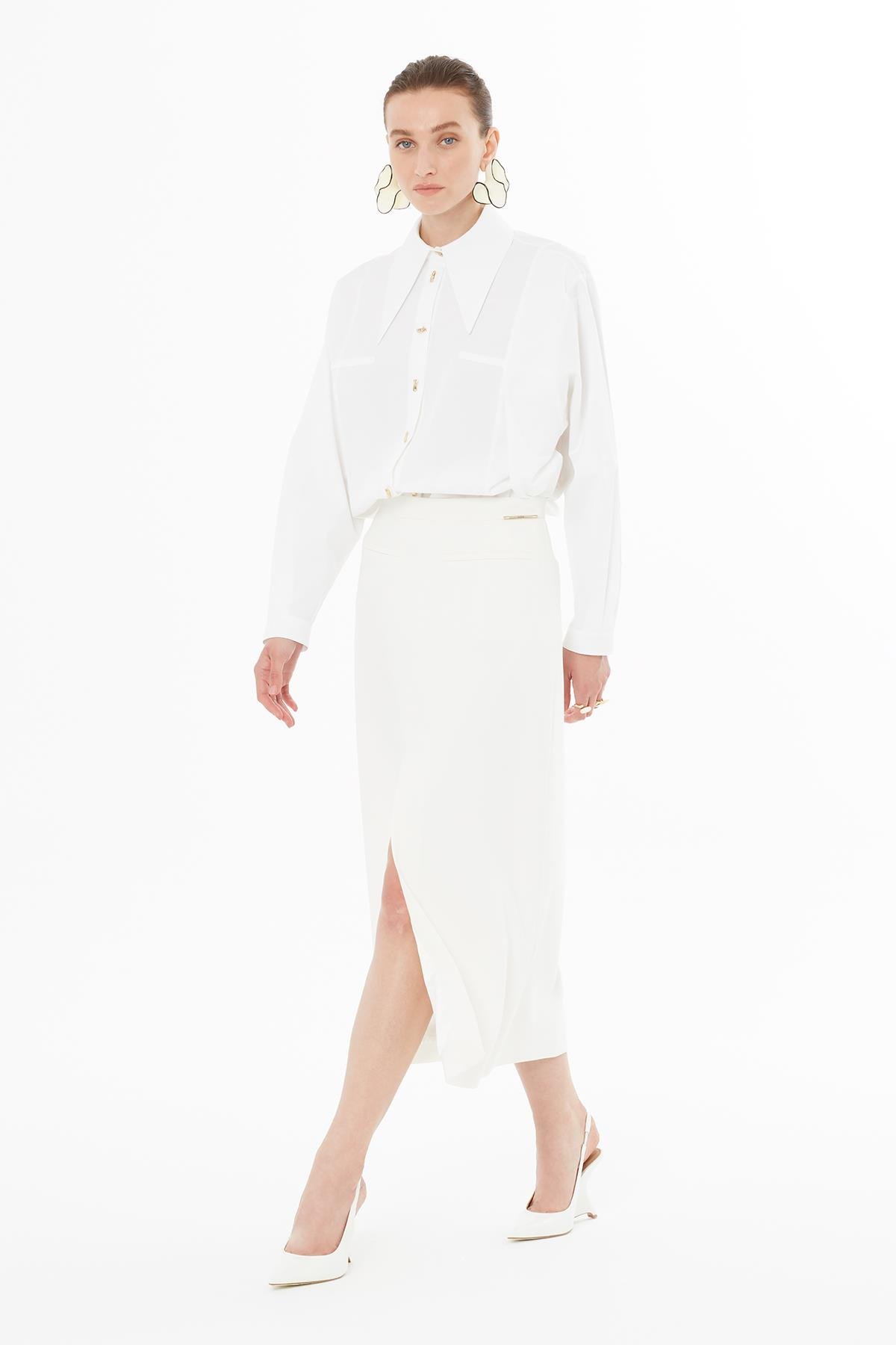 Metal Logo Detaylı Yırtmaçlı Ekru Kalem Etek