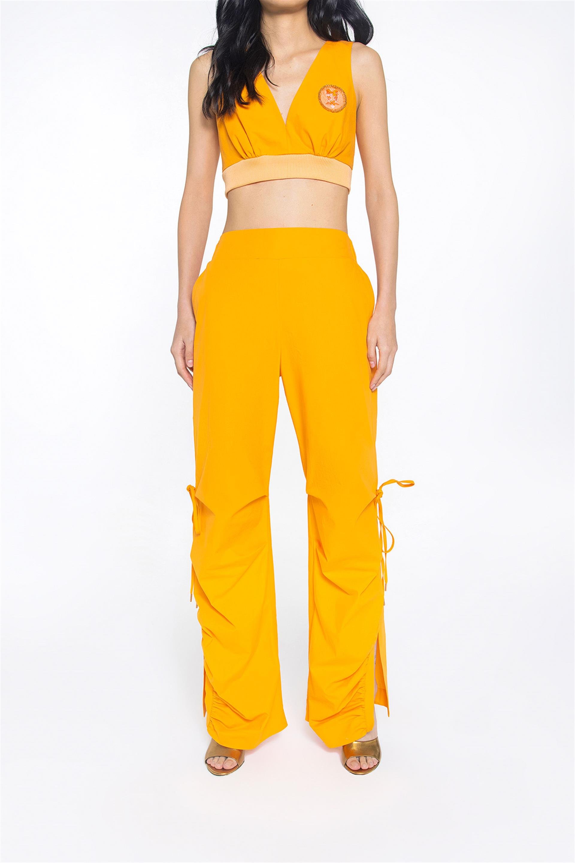 Model Detaylı Paça Yan Dikiş Yırtmaçlı Büzülebilir Arka Bel Hattından Büzgülü Oranj Pantolon