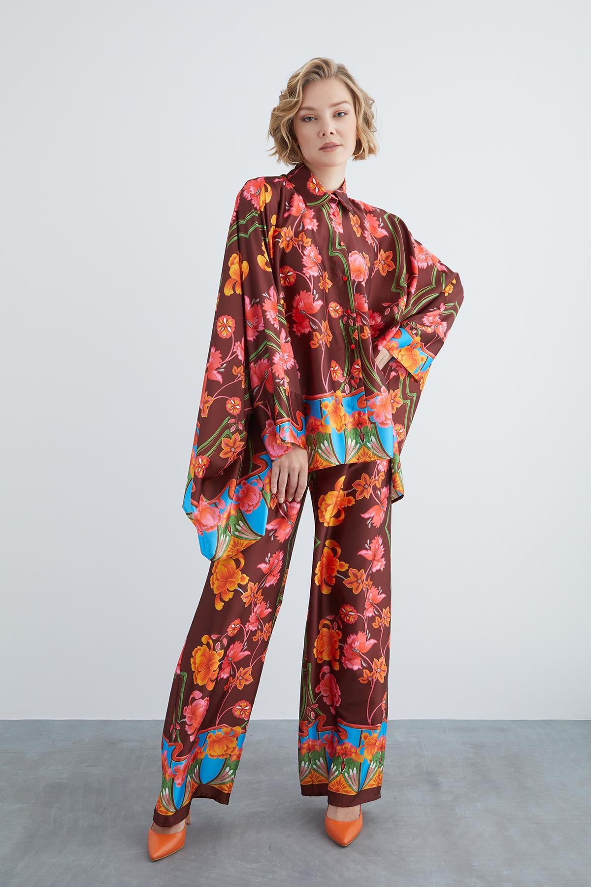 Colorful Flower Pattern Elastic Waist Pants Loose Fit Square Form Shirt Pajama Set