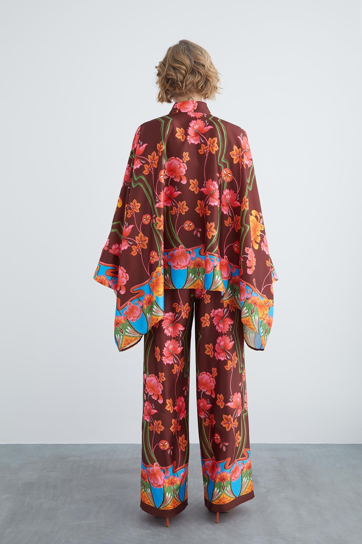 Colorful Flower Pattern Elastic Waist Pants Loose Fit Square Form Shirt Pajama Set