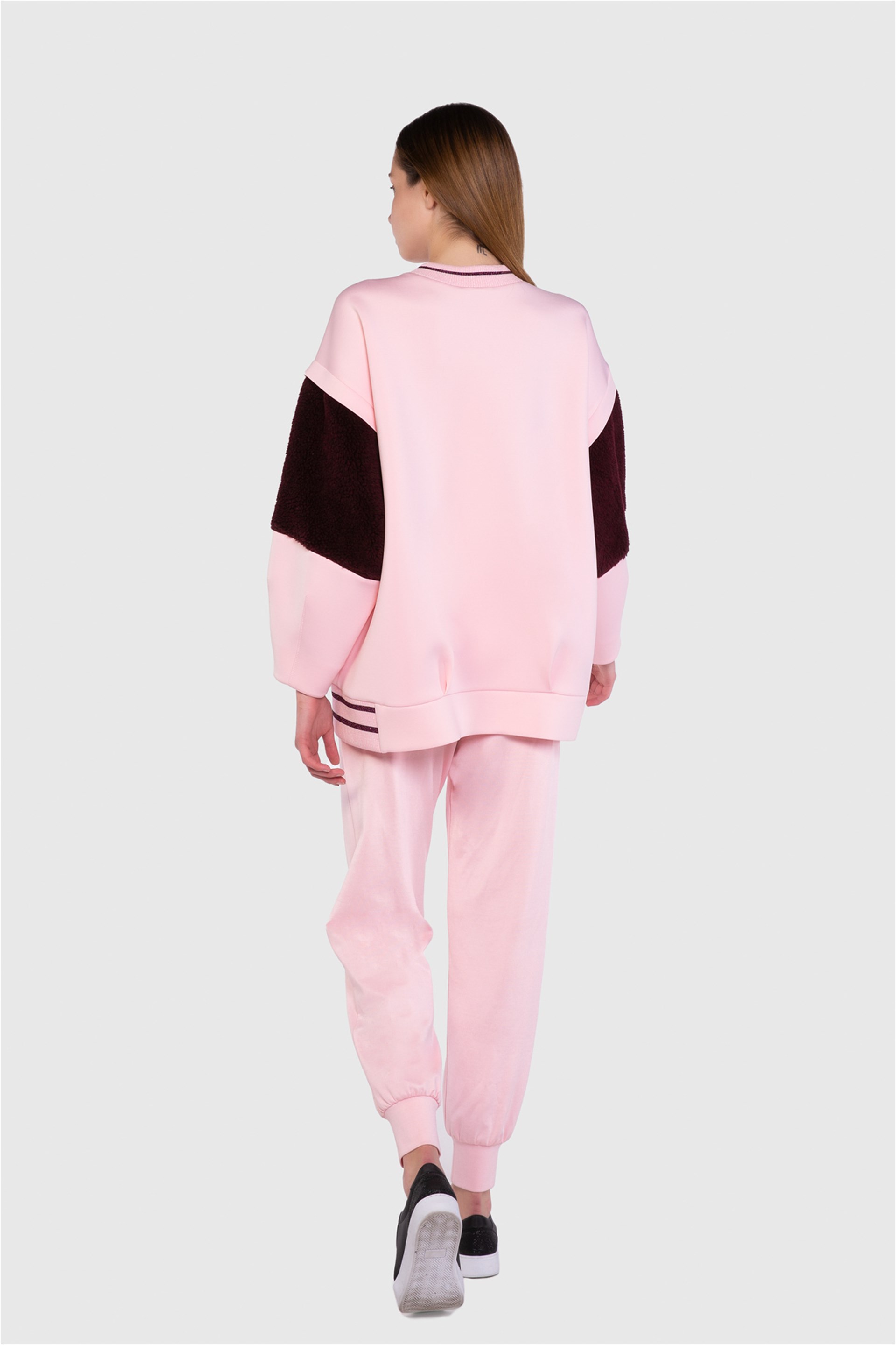 Nakış Aplike Detaylı Kolları Kürk Scuba Pembe Sweatshirt