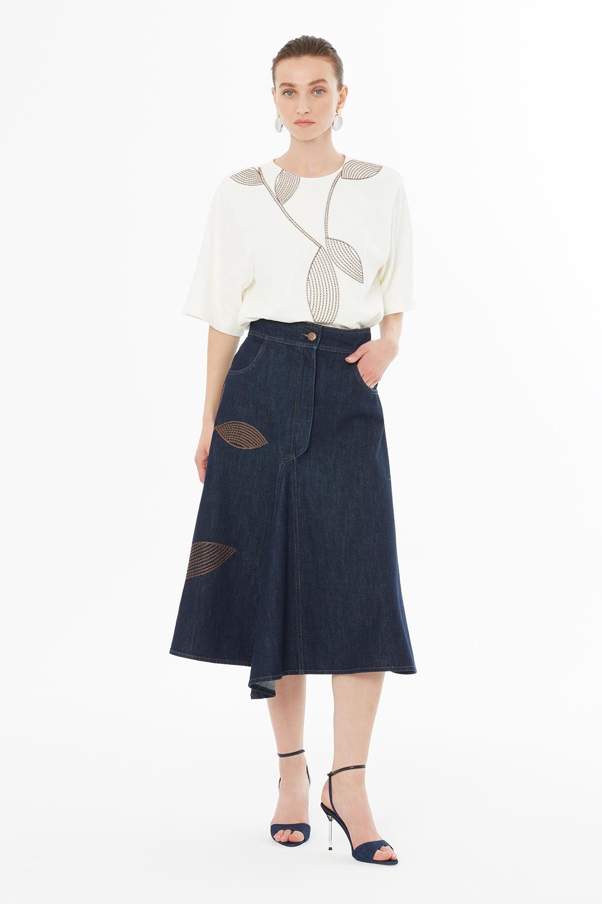 Nakış Detaylı Asimetrik Denim Etek
