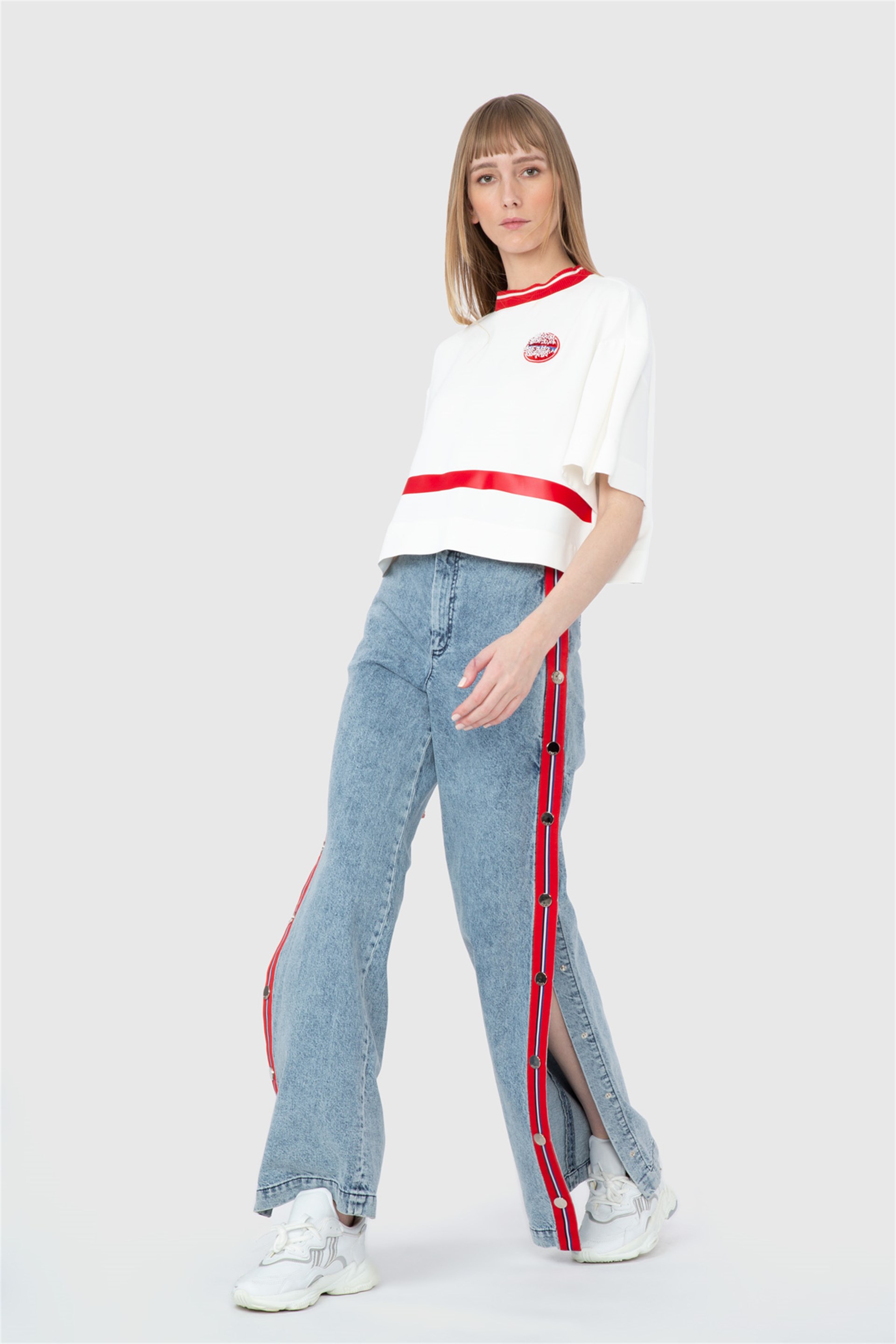 Nakış Detaylı Ekru Tshirt