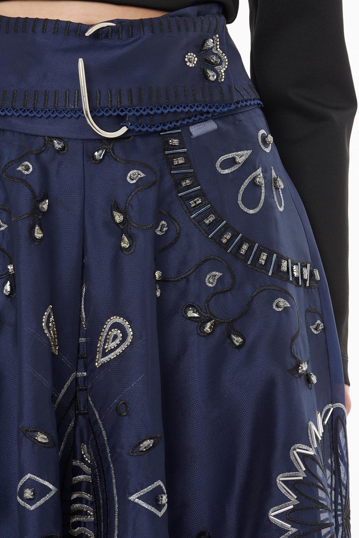 Nakış Detaylı İşlemeli Lacivert Etek