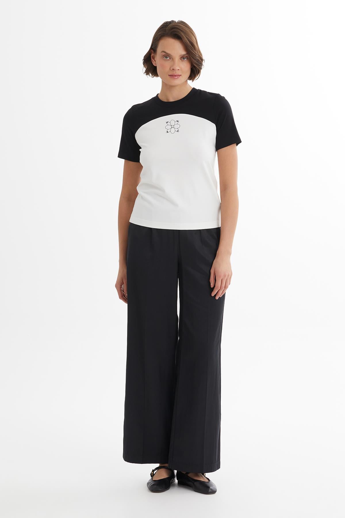 Nakış Ve İşlemeli T-Shirt