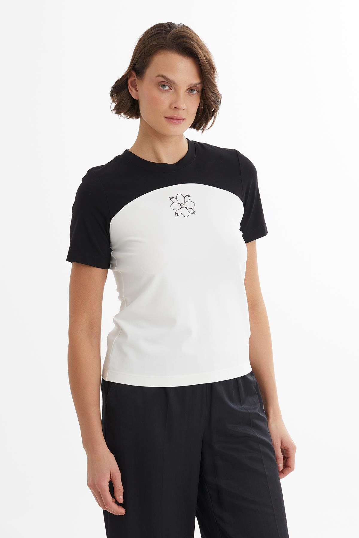 Nakış Ve İşlemeli T-Shirt