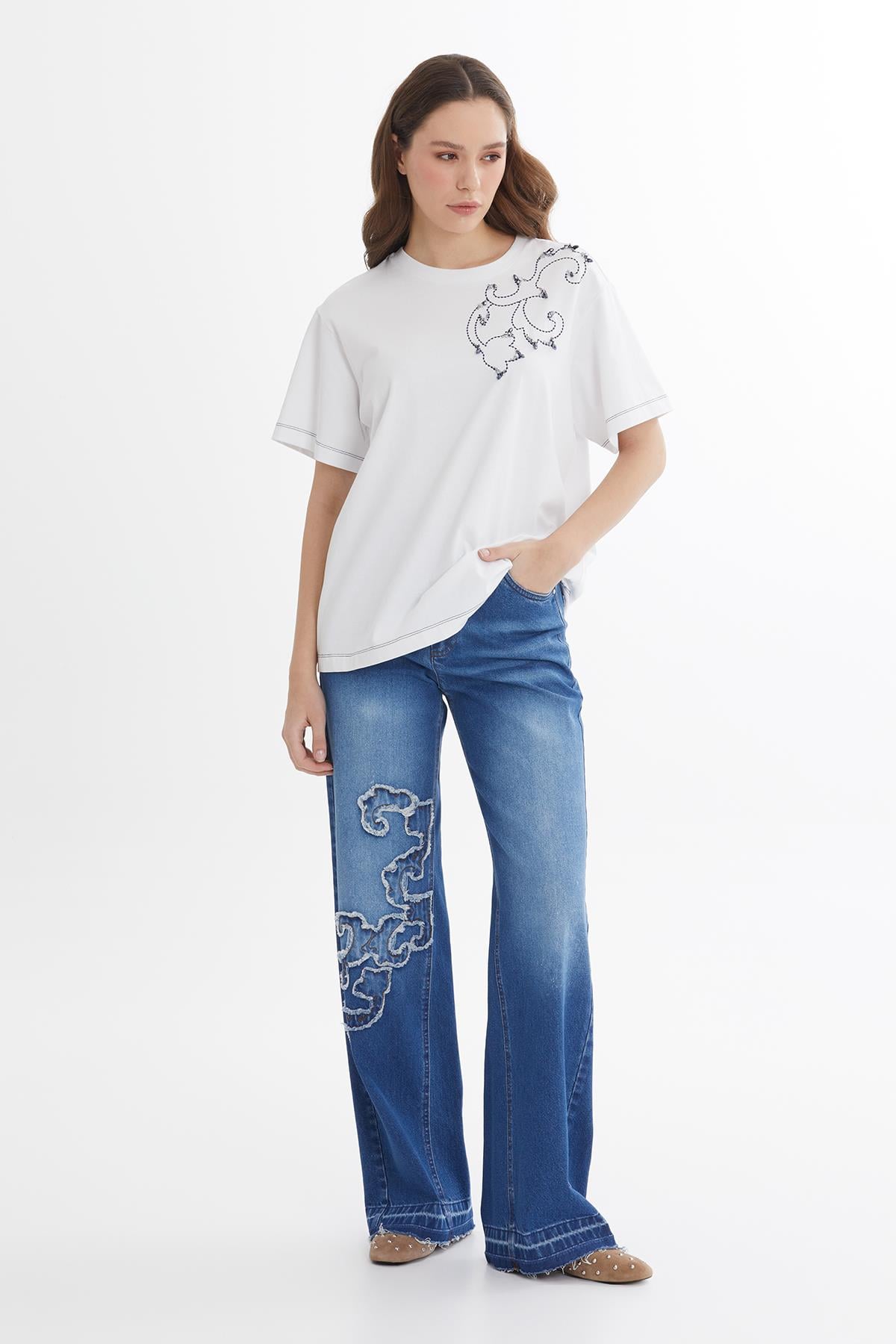 Nakışlı Ve İşlemeli T-Shirt
