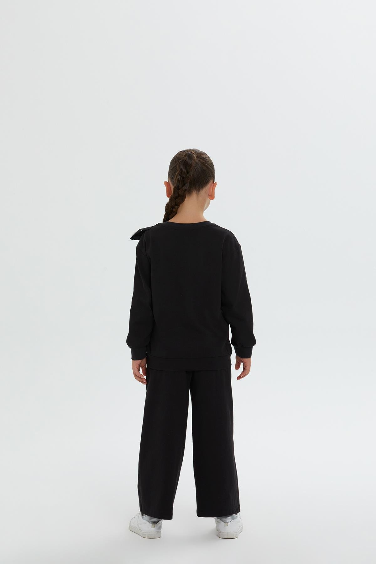 Omzu Fiyonk Detaylı Siyah Kız Çocuk Bluz