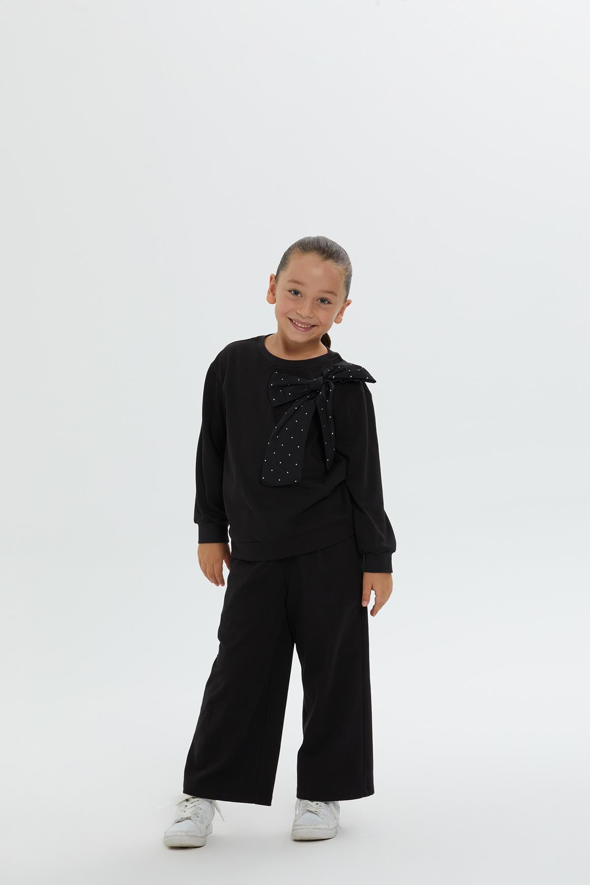 Omzu Fiyonk Detaylı Siyah Kız Çocuk Bluz
