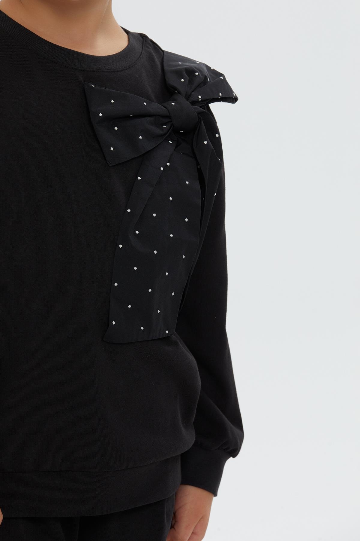 Omzu Fiyonk Detaylı Siyah Kız Çocuk Bluz