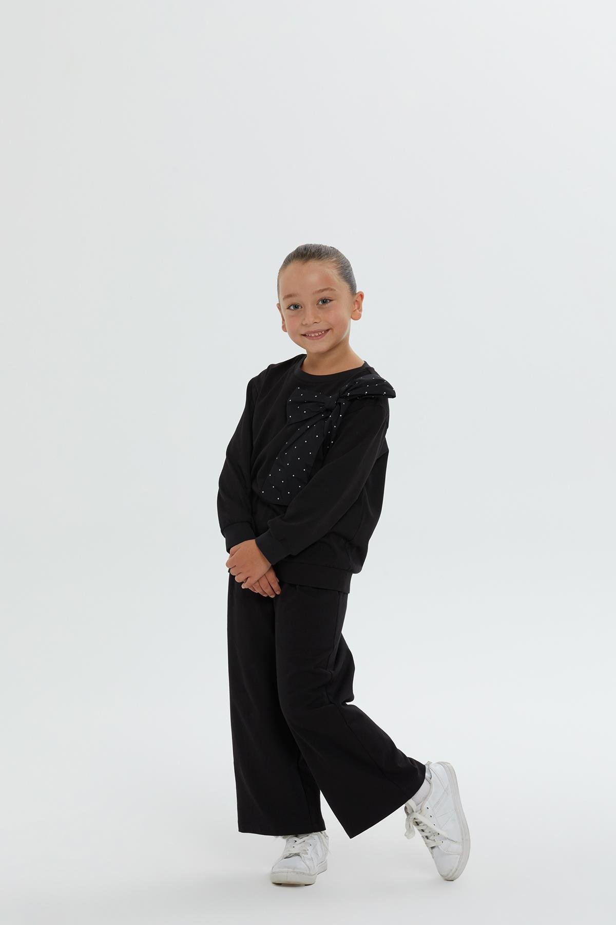 Omzu Fiyonk Detaylı Siyah Kız Çocuk Bluz
