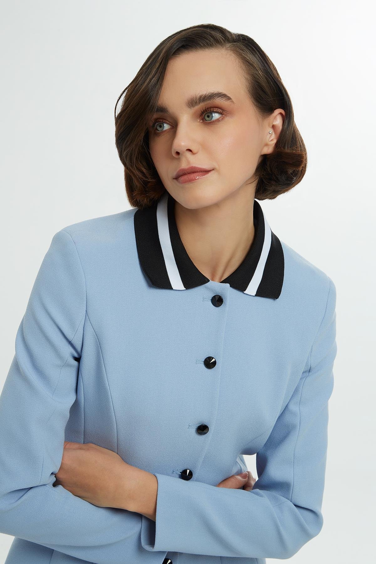 Ön Etek Ucu Kısa Ceket  Ve Yandan Fermuarlı  Mini Etekli Mavi Takım