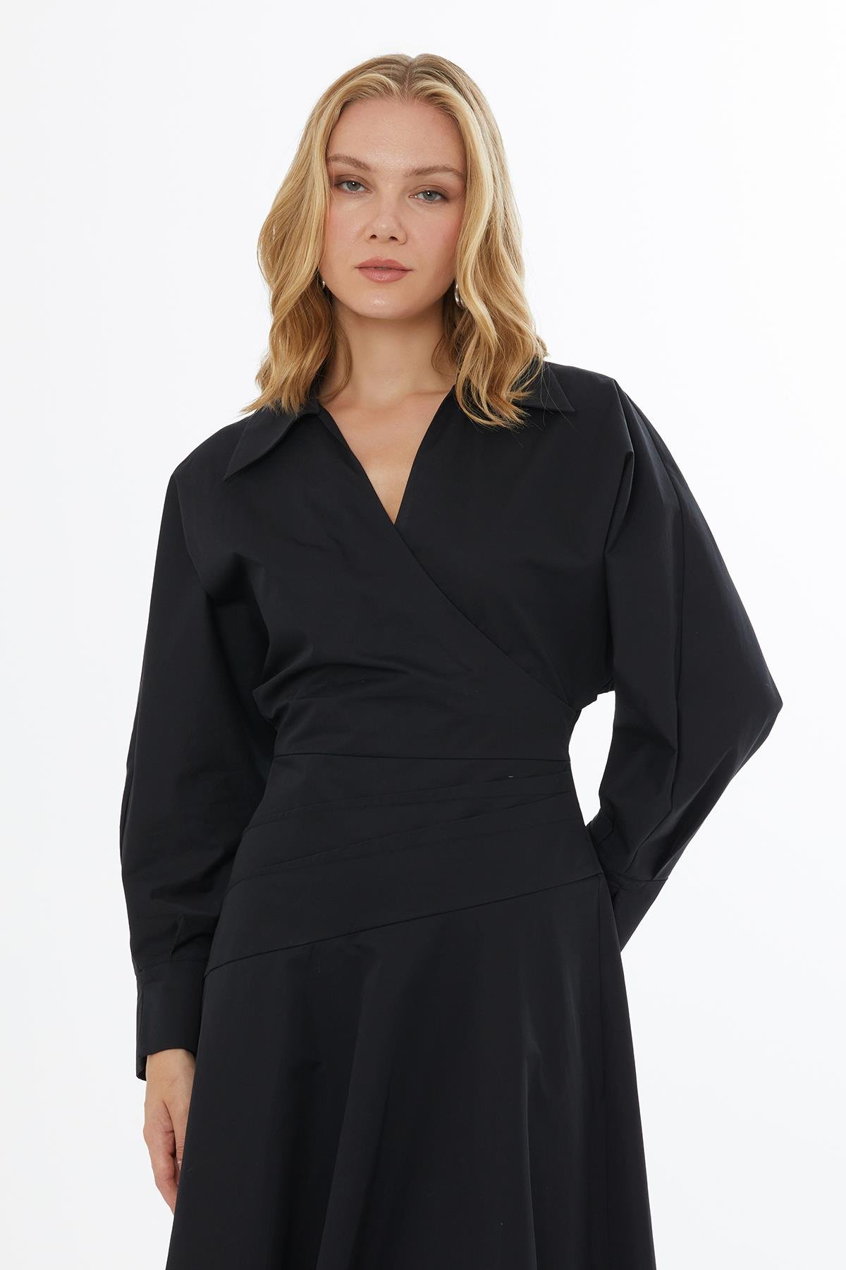 ÖN KORSAJ ŞEKLİNDE PİLİ DİKİŞLİ ARKA ORTA GİZLİ FERMUARLI KADIN UZUN ELBİSE