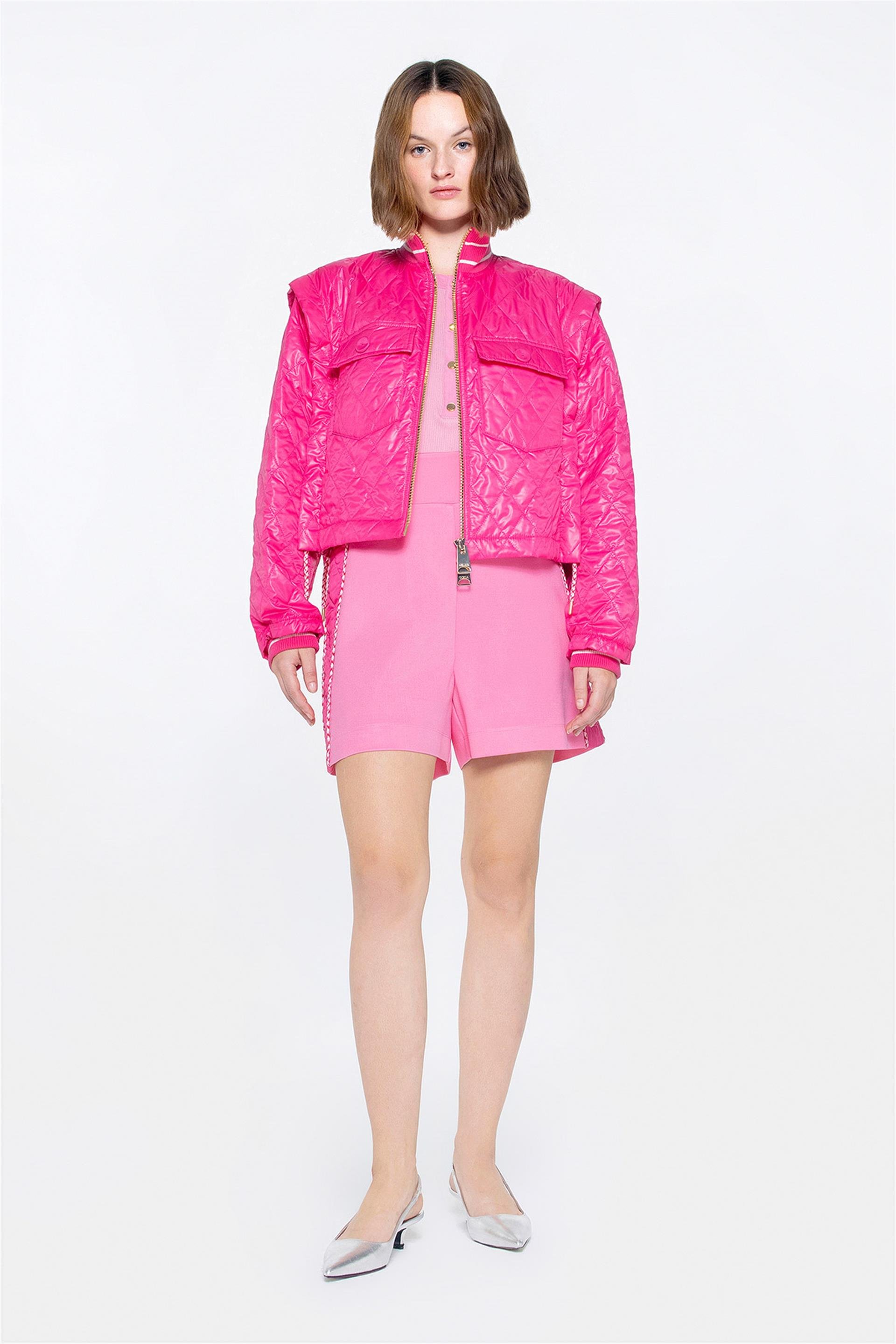 Ön Yaka Çıtçıt Detaylı Kordon Süslemeli Beyaz Tshirt