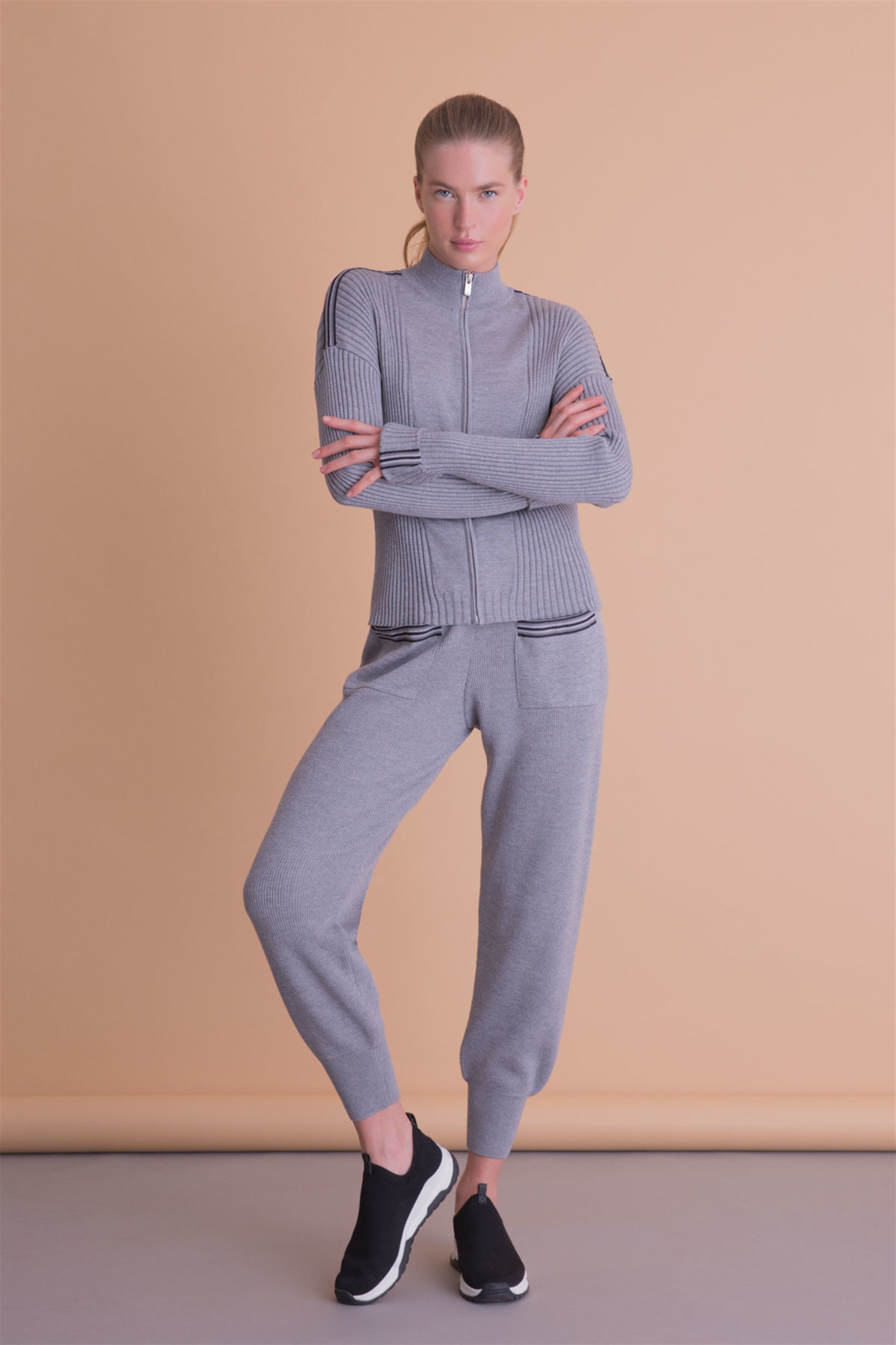 Front Pocket Gray Knitwear Jogger Pants