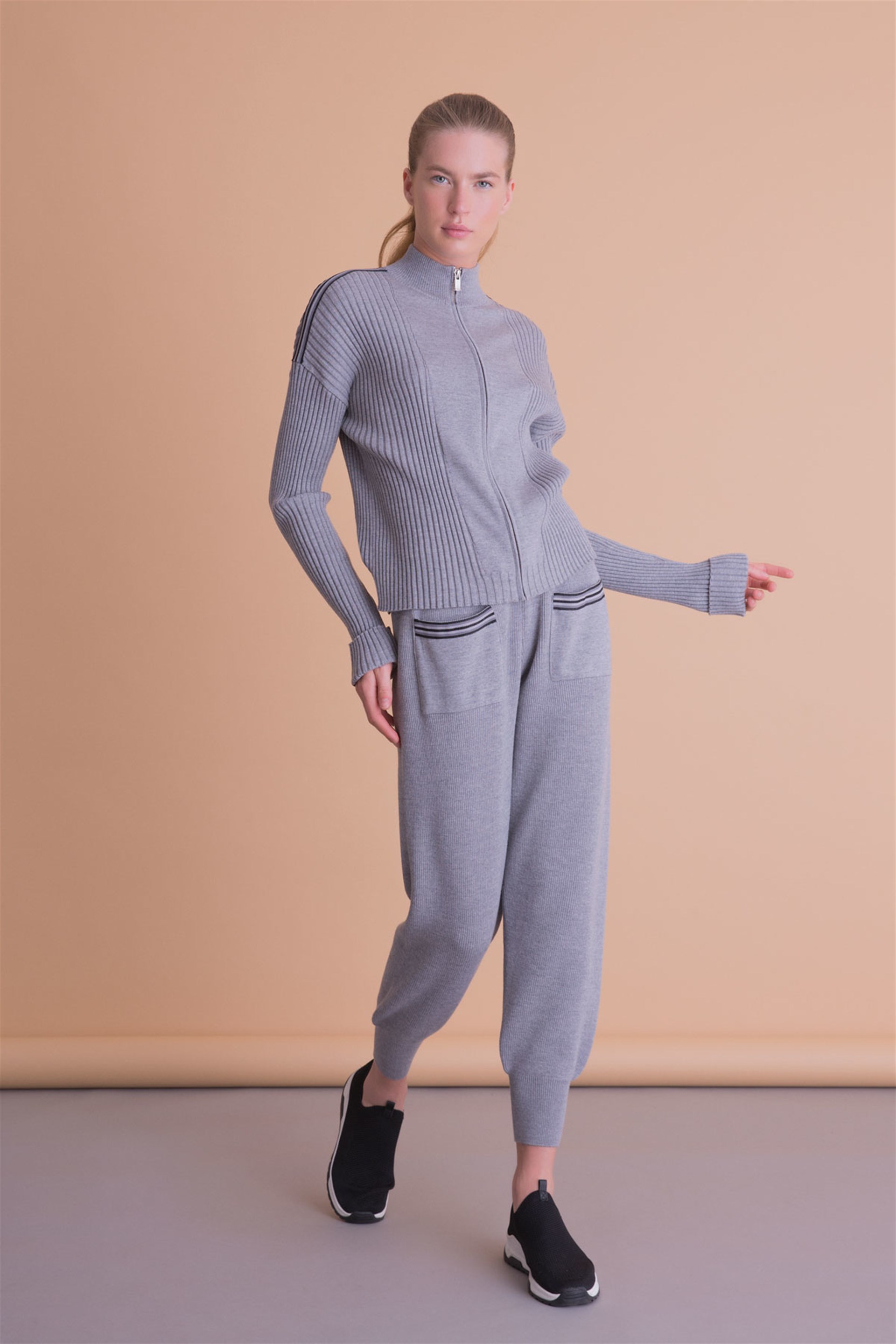 Front Pocket Gray Knitwear Jogger Pants