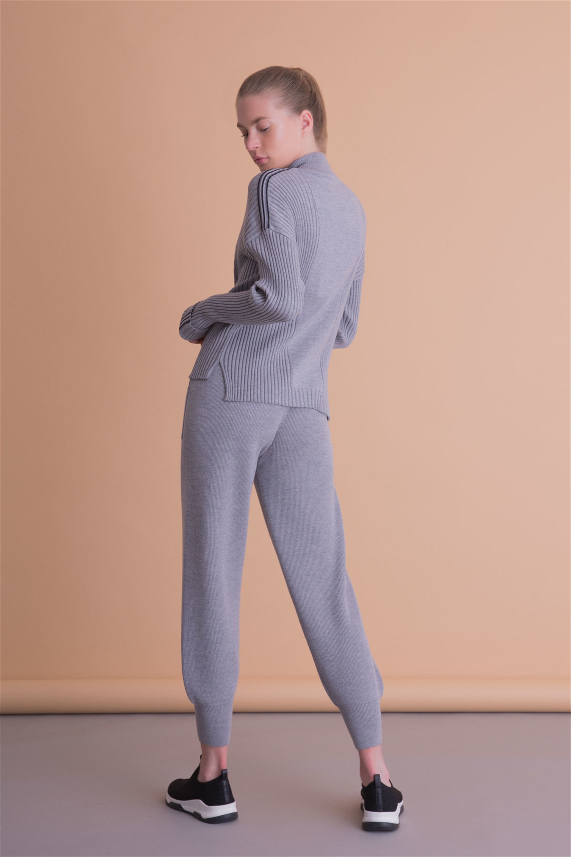 Front Pocket Gray Knitwear Jogger Pants