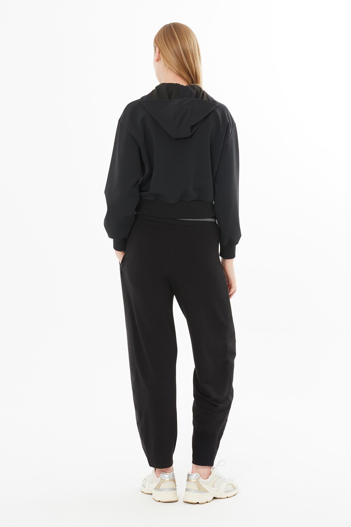 Önden Fermuarlı Taş İşlemeli Siyah Nakışlı Bluz