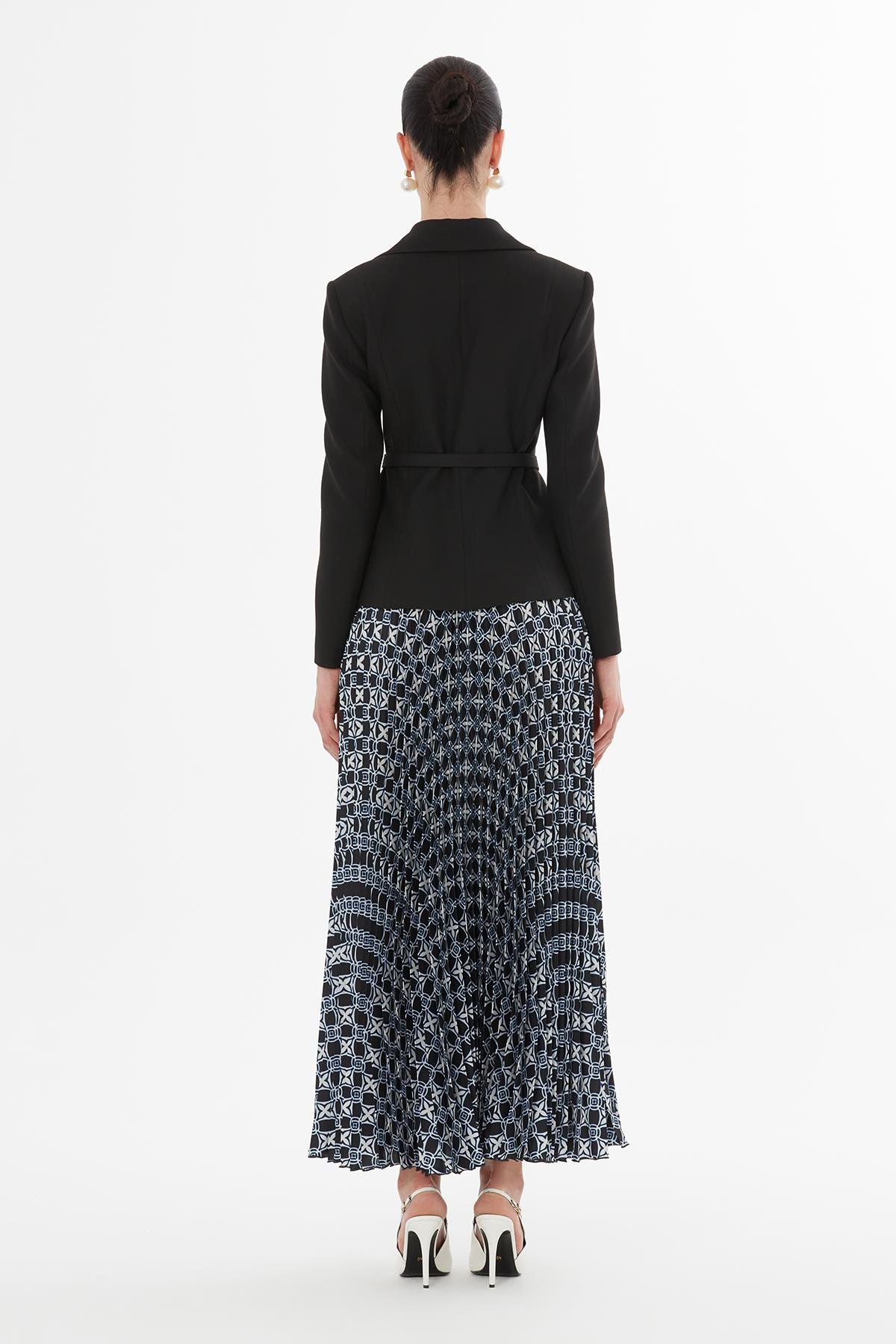 Önü Gizli Patlı Cepli Ceket Eteği Pliseli Siyah Kemerli Takım