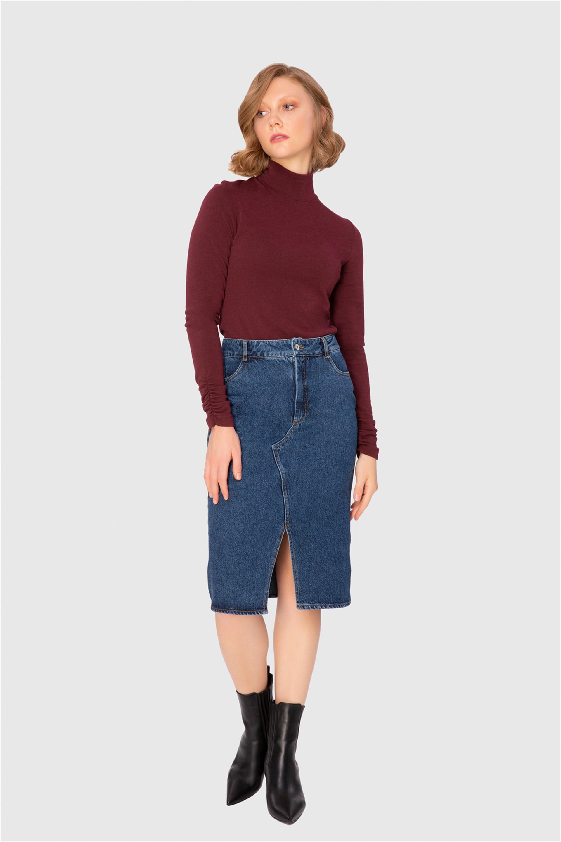 Önü Yırtmaç Detaylı  Denim Midi Etek