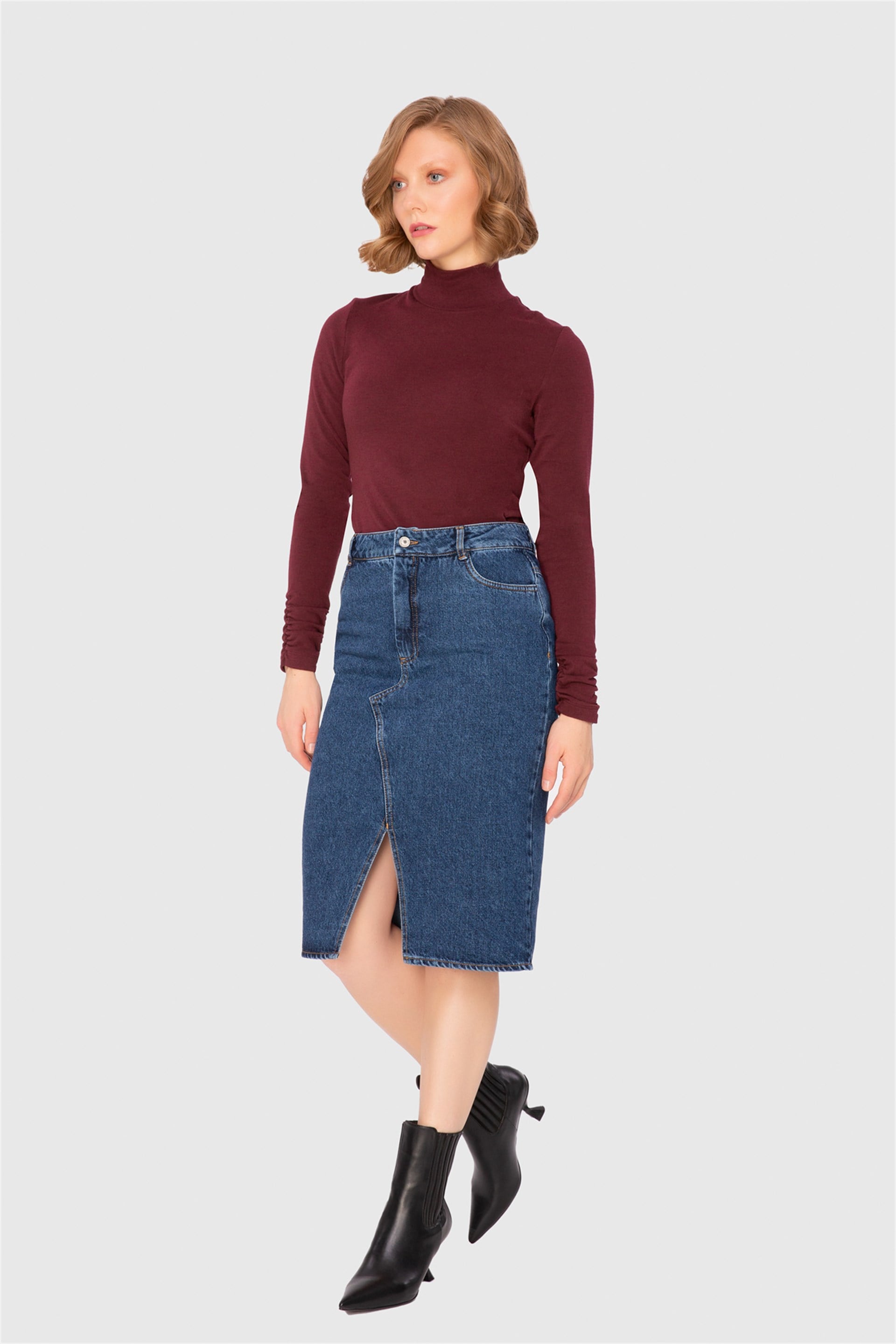 Önü Yırtmaç Detaylı  Denim Midi Etek