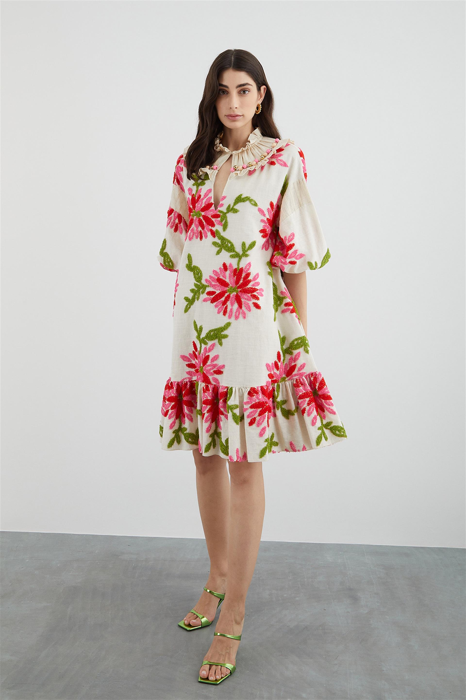 İşleme Yaka Detaylı Çiçekl Desenli Pembe Elbise