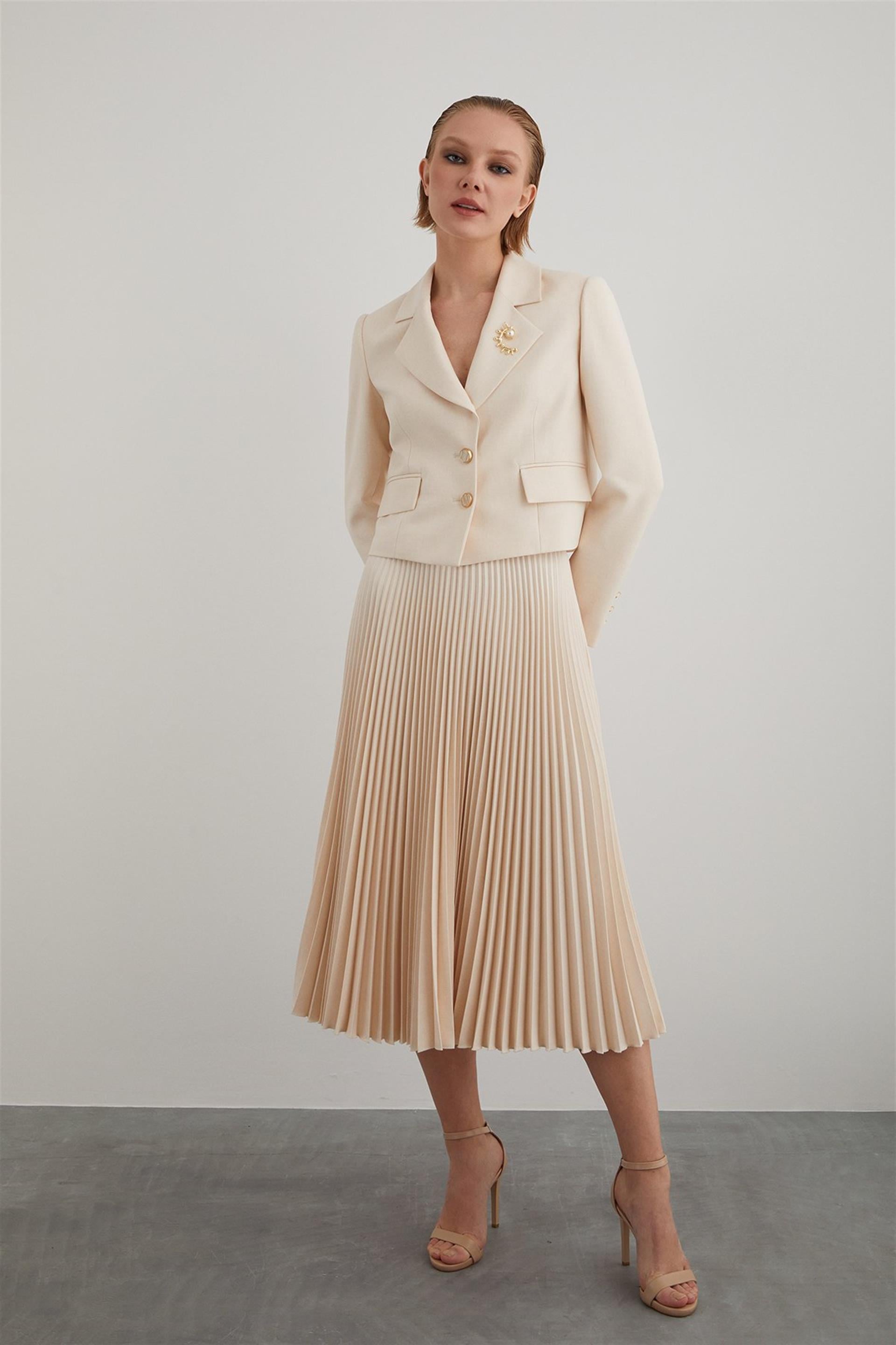 Pleated Short Jacket Skirt Ecru Suit