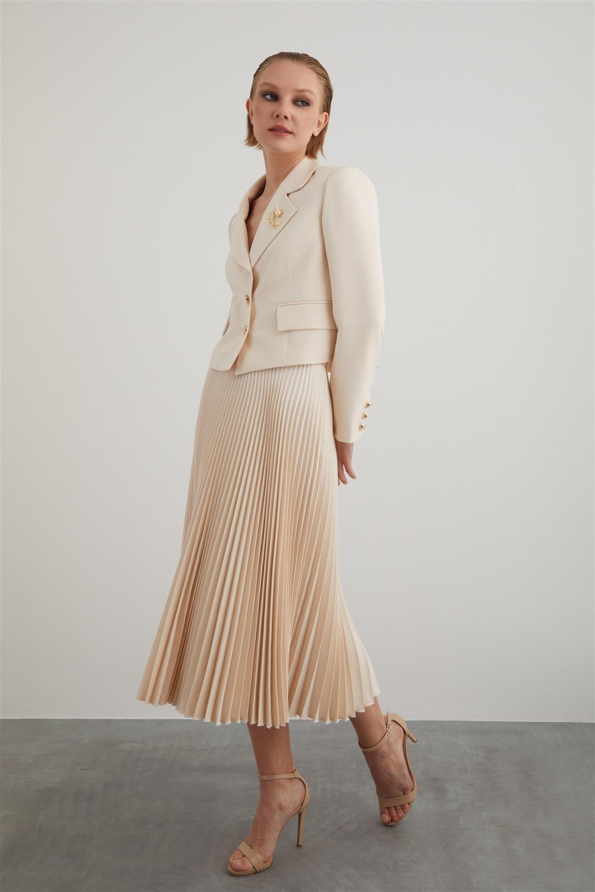 Pleated Short Jacket Skirt Ecru Suit