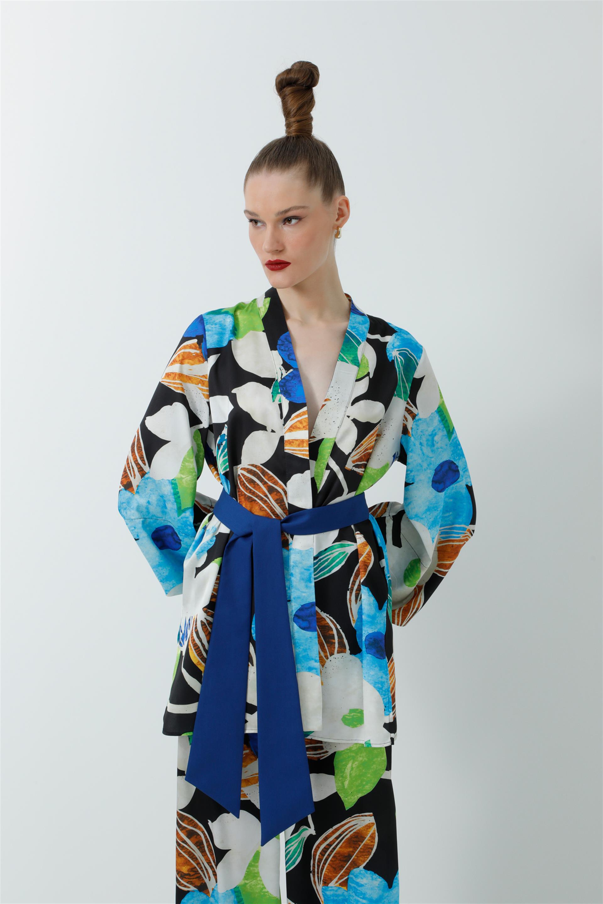 Renkli Çiçek Desenli Rahat Kesim Pantolonlu Siyah Kimano Takım