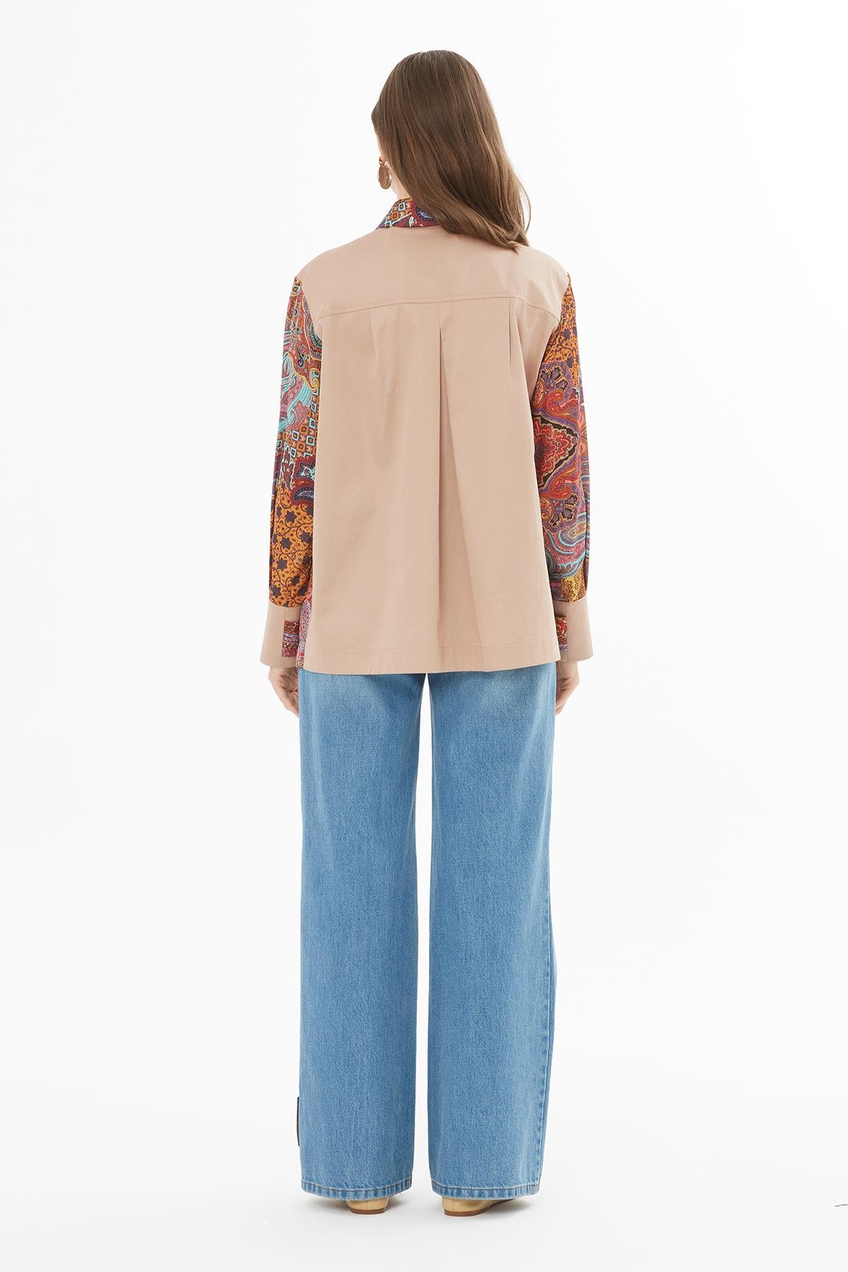 Renkli Etnik Desenli Saten Ön ve Kol Detaylı Gömlek